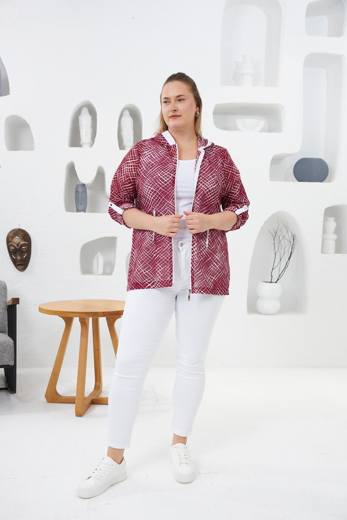 Kol Detaylı Büyük Beden Kapşonlu File Trenç Mürdüm