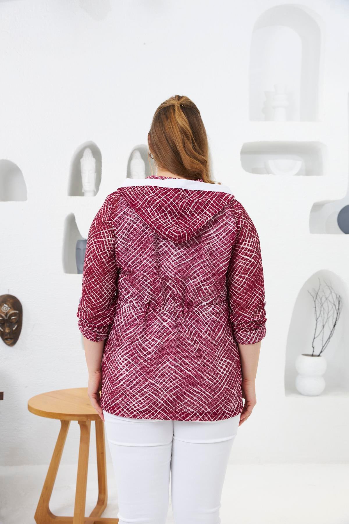 Kol Detaylı Büyük Beden Kapşonlu File Trenç Mürdüm