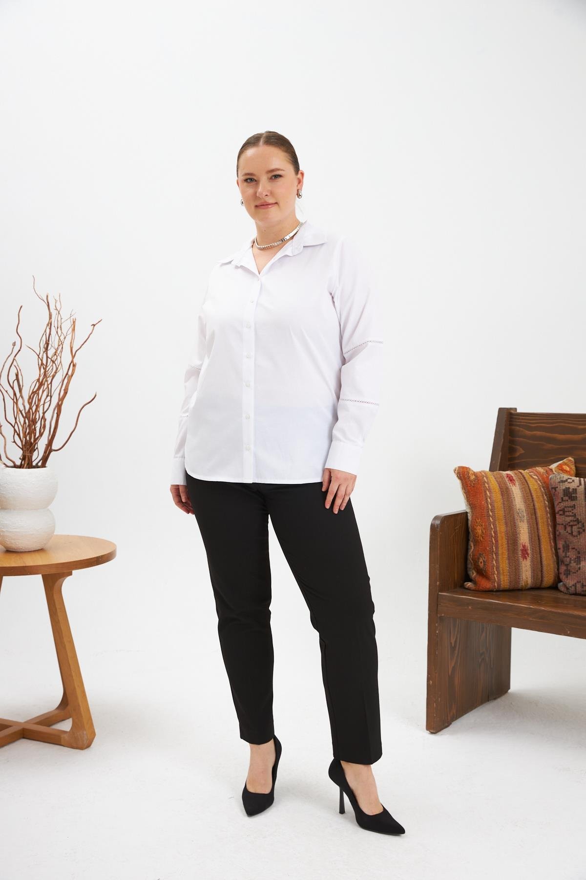 Kol Kroşeta Detaylı Büyük Beden Gömlek Beyaz