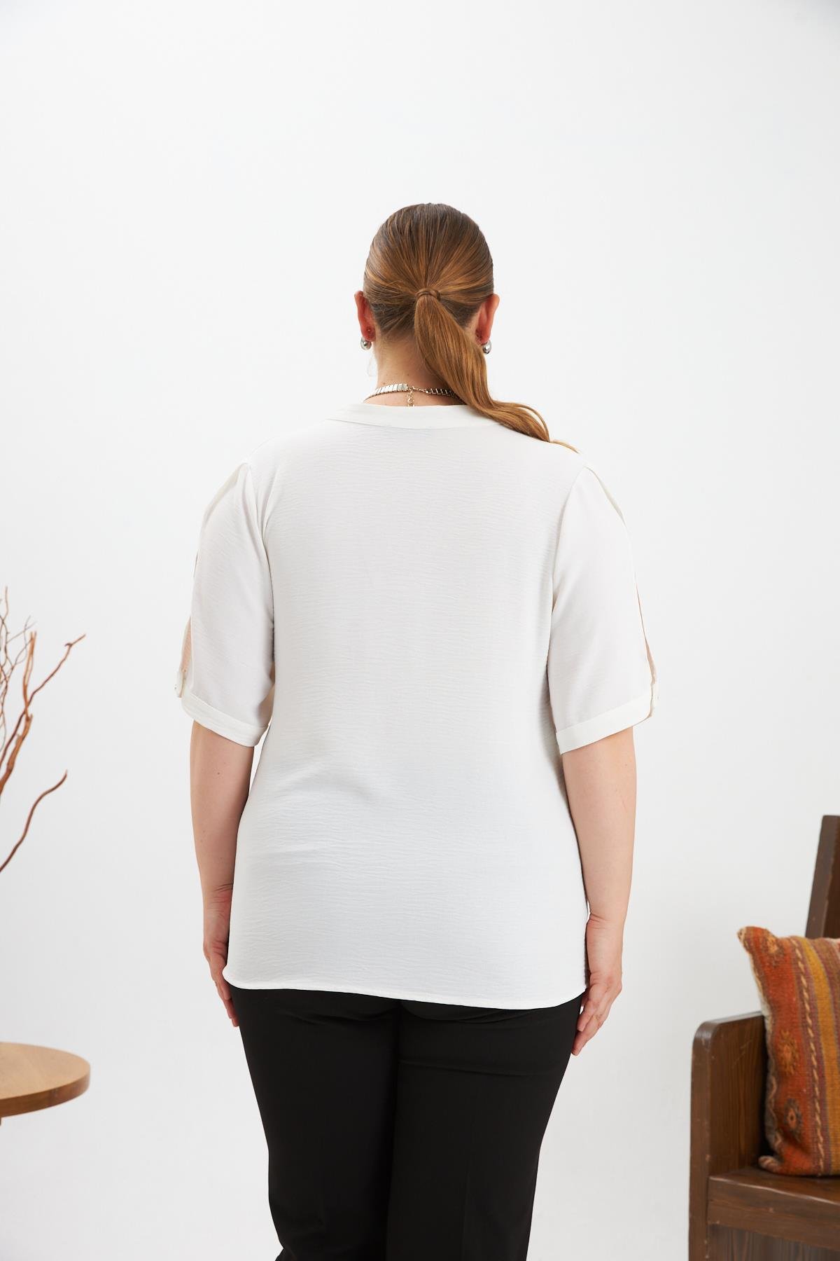 Kol Yırtmaç Detaylı Büyük Beden Bluz Ekru