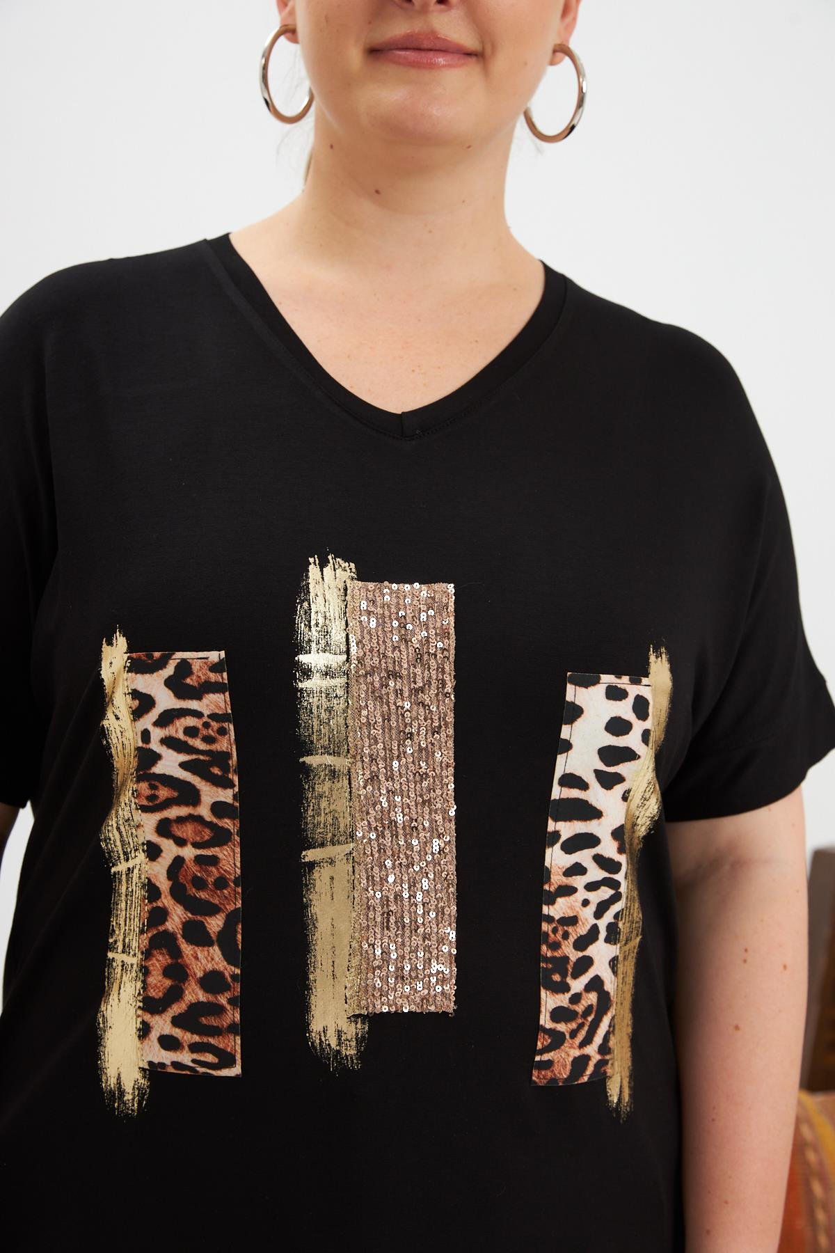 Leopar Ve Pul Payet Garnili Büyük Beden Tişört Siyah