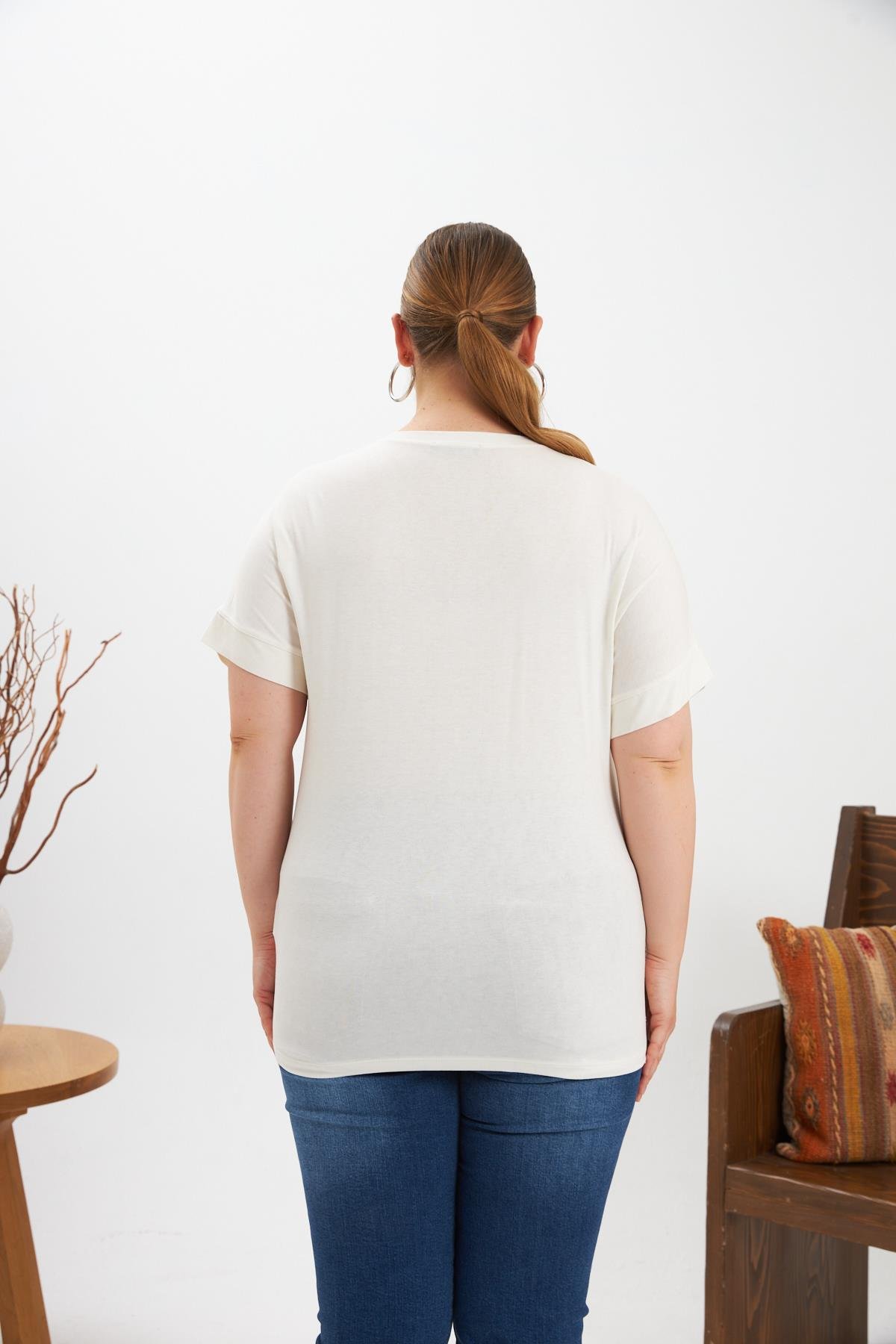 Leopar Ve Pul Payet Garnili Büyük Beden Tişört Ekru