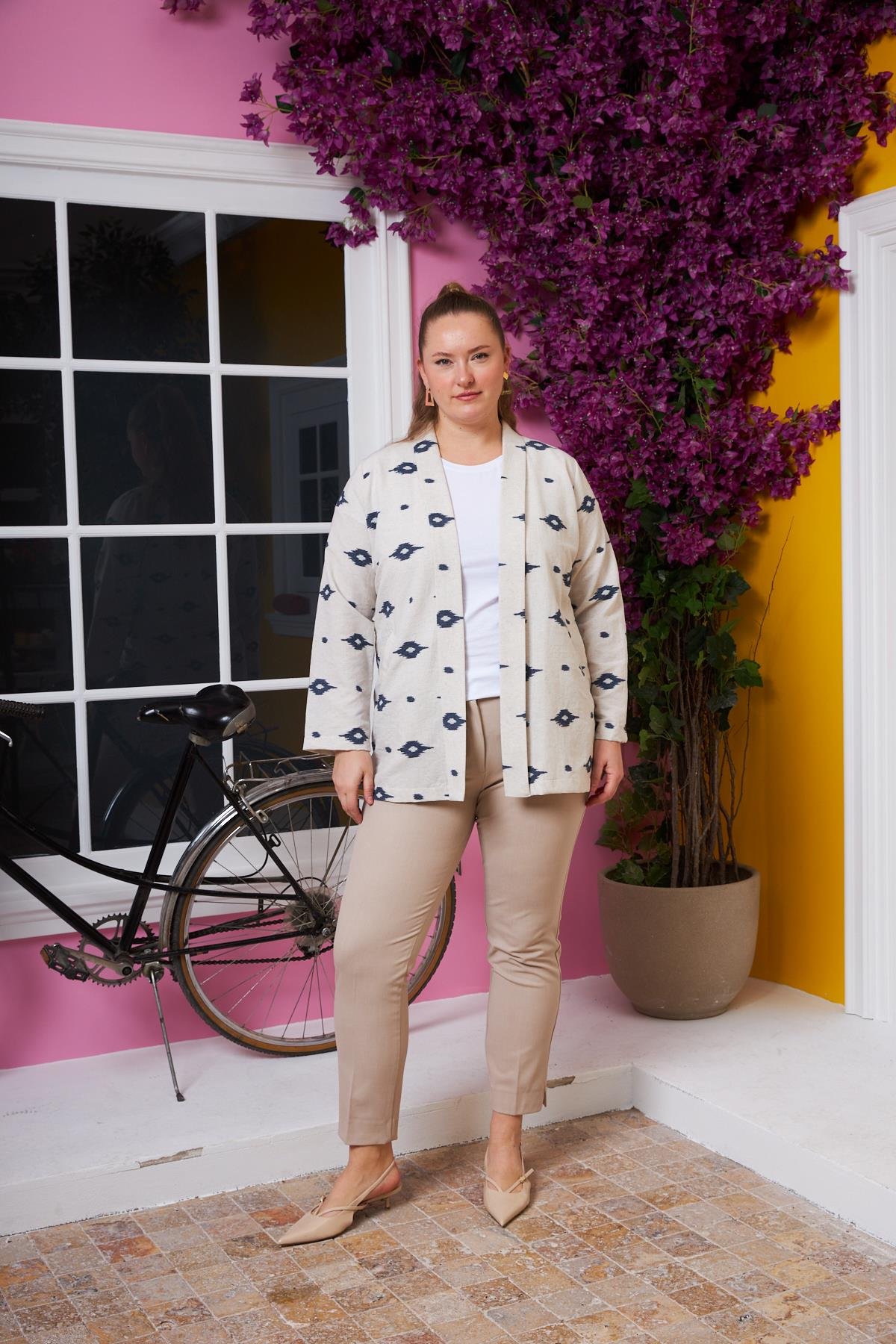 Nakış Detaylı Keten Dokulu Büyük Beden Ceket Lacivert