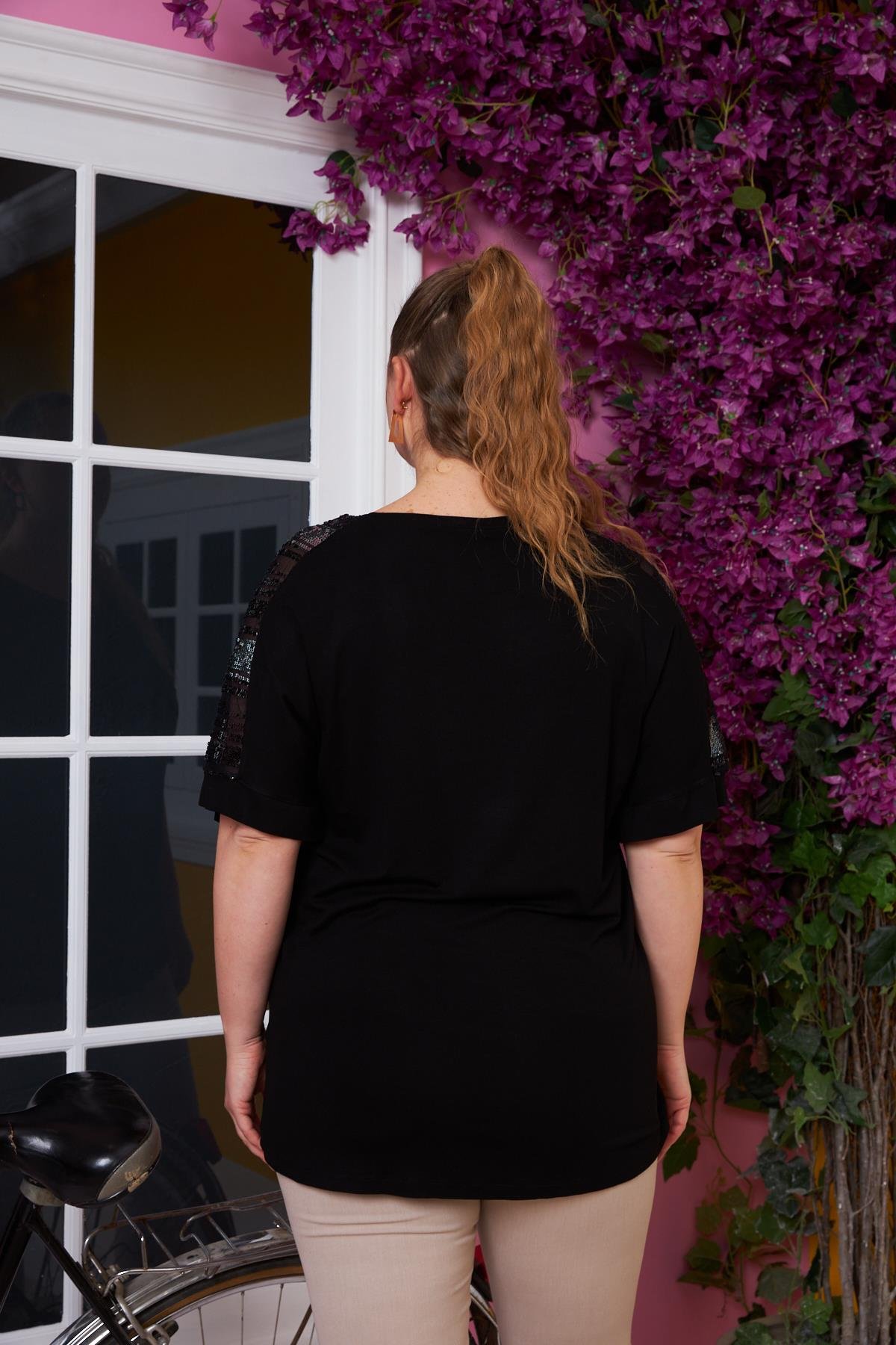 Omuzları Pul Payetli Büyük Beden Tişört Siyah