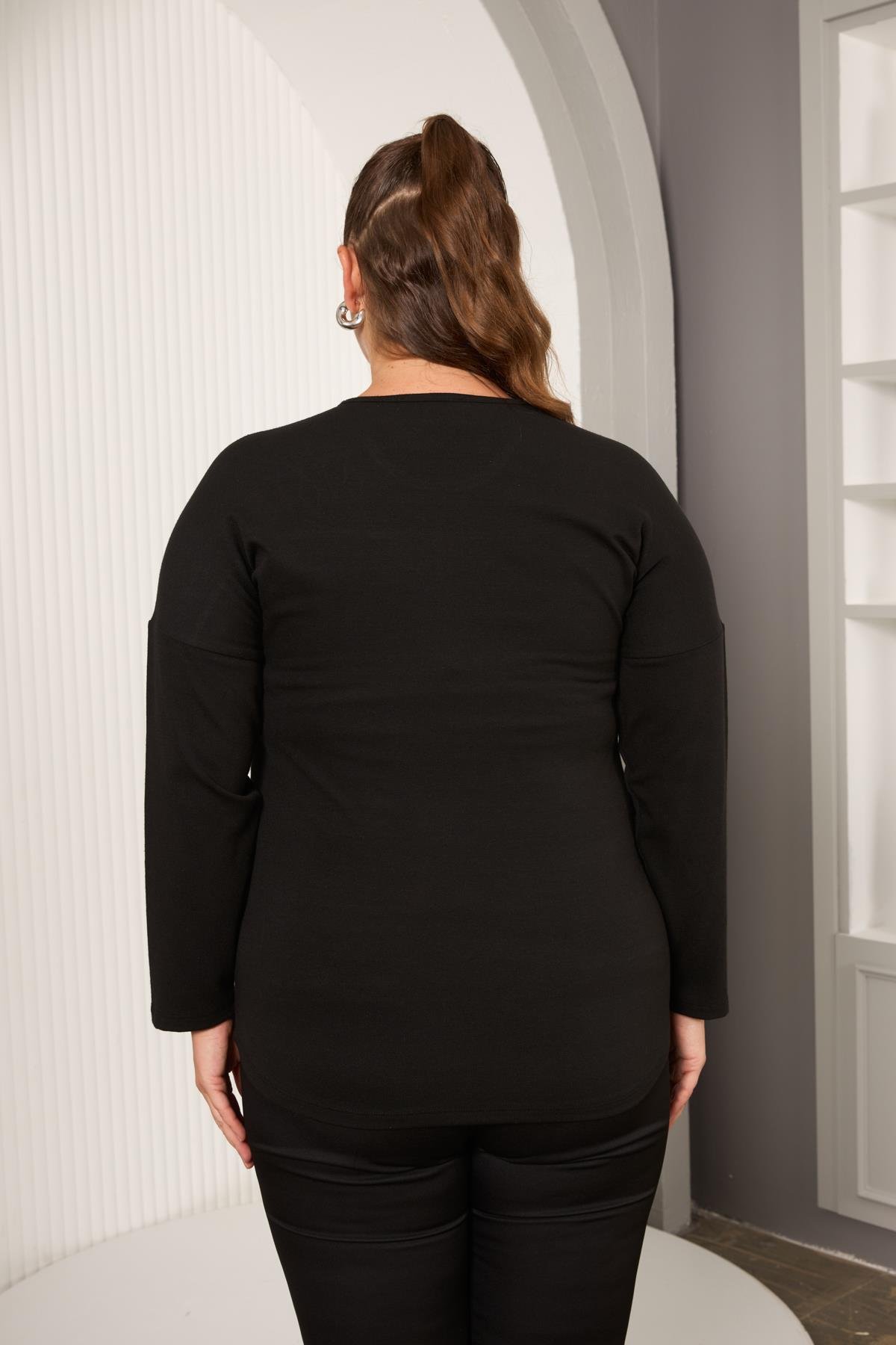 Omuzları Tül Taş Detaylı Büyük Beden Bluz Siyah