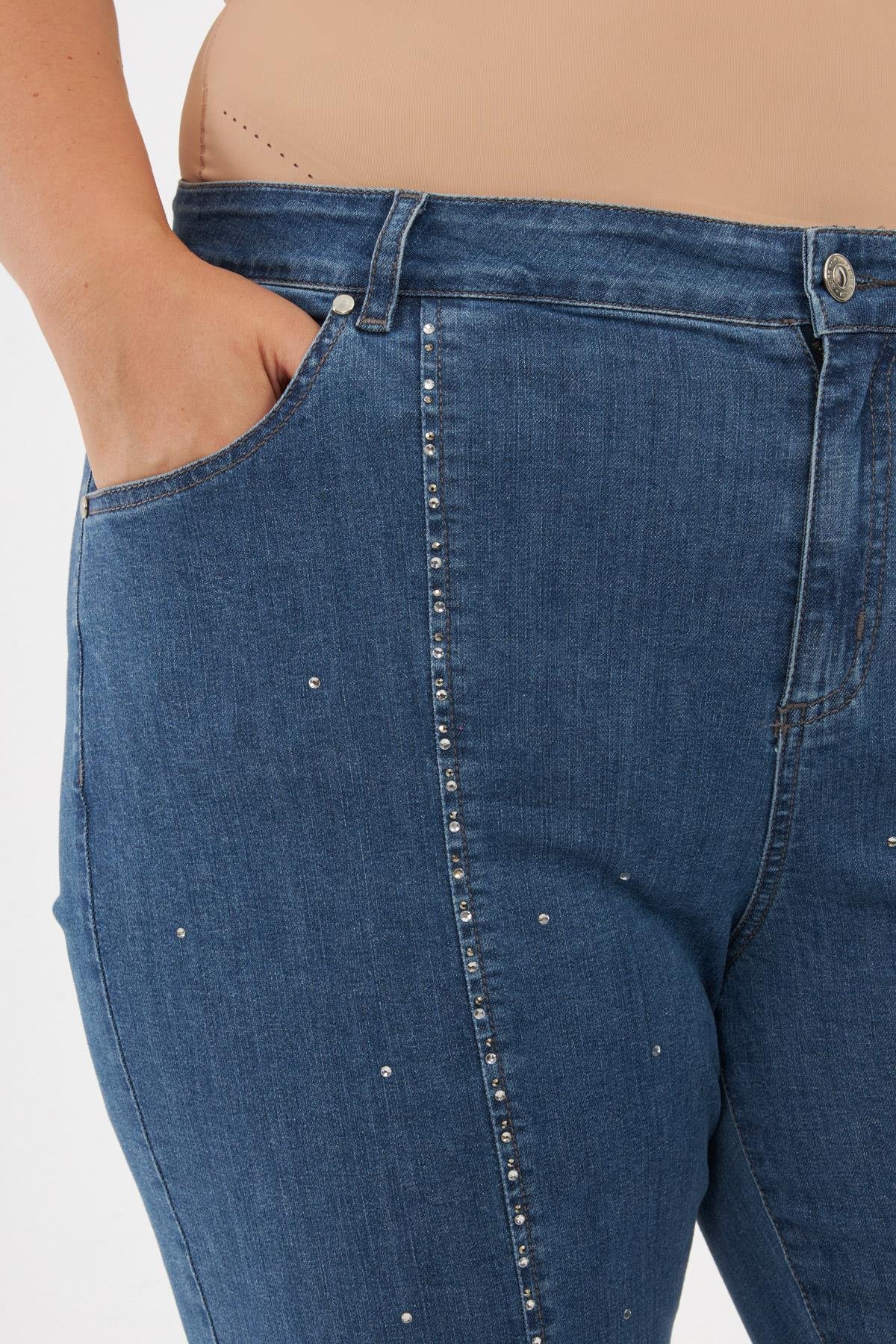 Paç Yırtmaçlı Taş Detaylı Büyük Beden Kot Pantolon Mavi