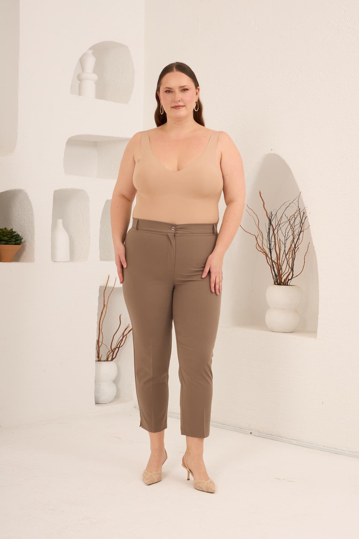 Paça Yırtmaçlı Büyük Beden Pantolon Vizon - RMG