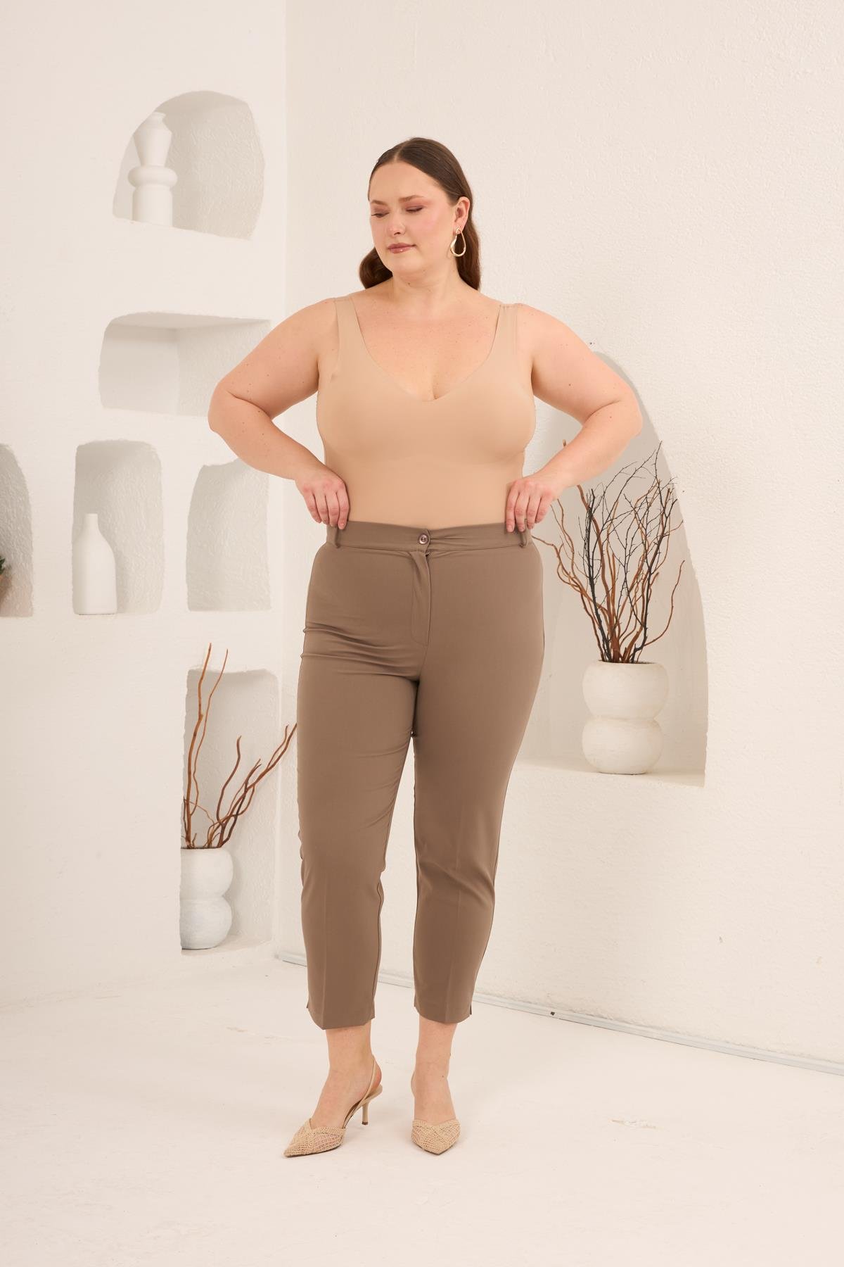 Paça Yırtmaçlı Büyük Beden Pantolon Vizon - RMG