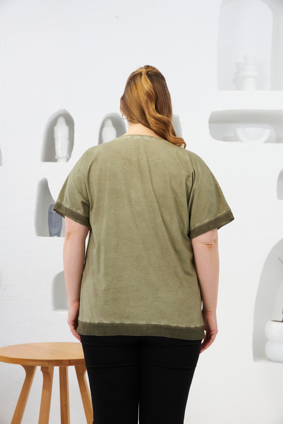 Pul Payet İşlemeli Büyük Beden Boyamalı Tişört Haki