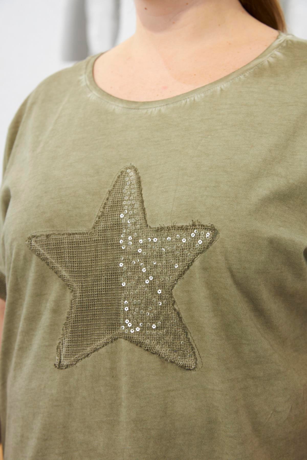 Pul Payet İşlemeli Büyük Beden Boyamalı Tişört Haki