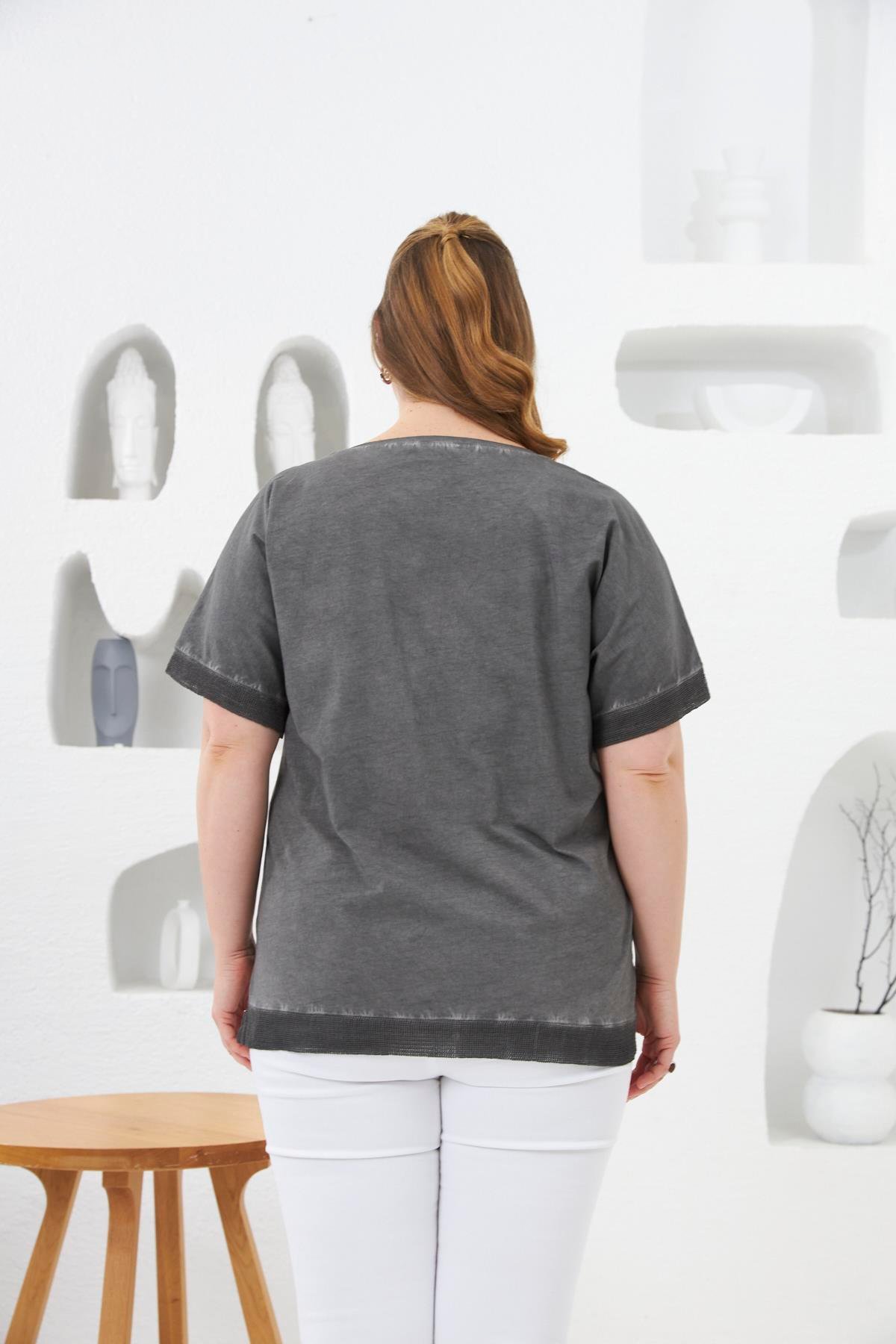 Pul Payet İşlemeli Büyük Beden Boyamalı Tişört Füme