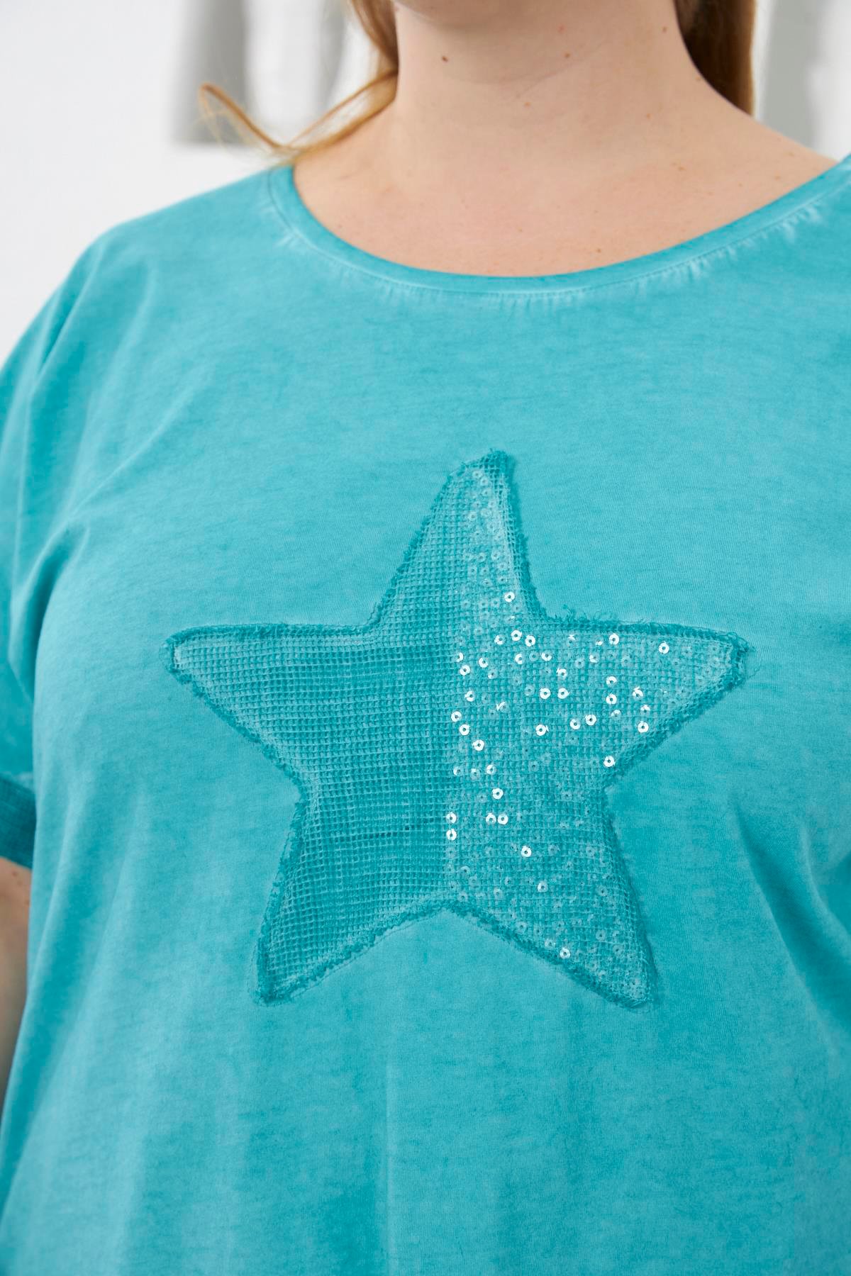 Pul Payet İşlemeli Büyük Beden Boyamalı Tişört Turkuaz