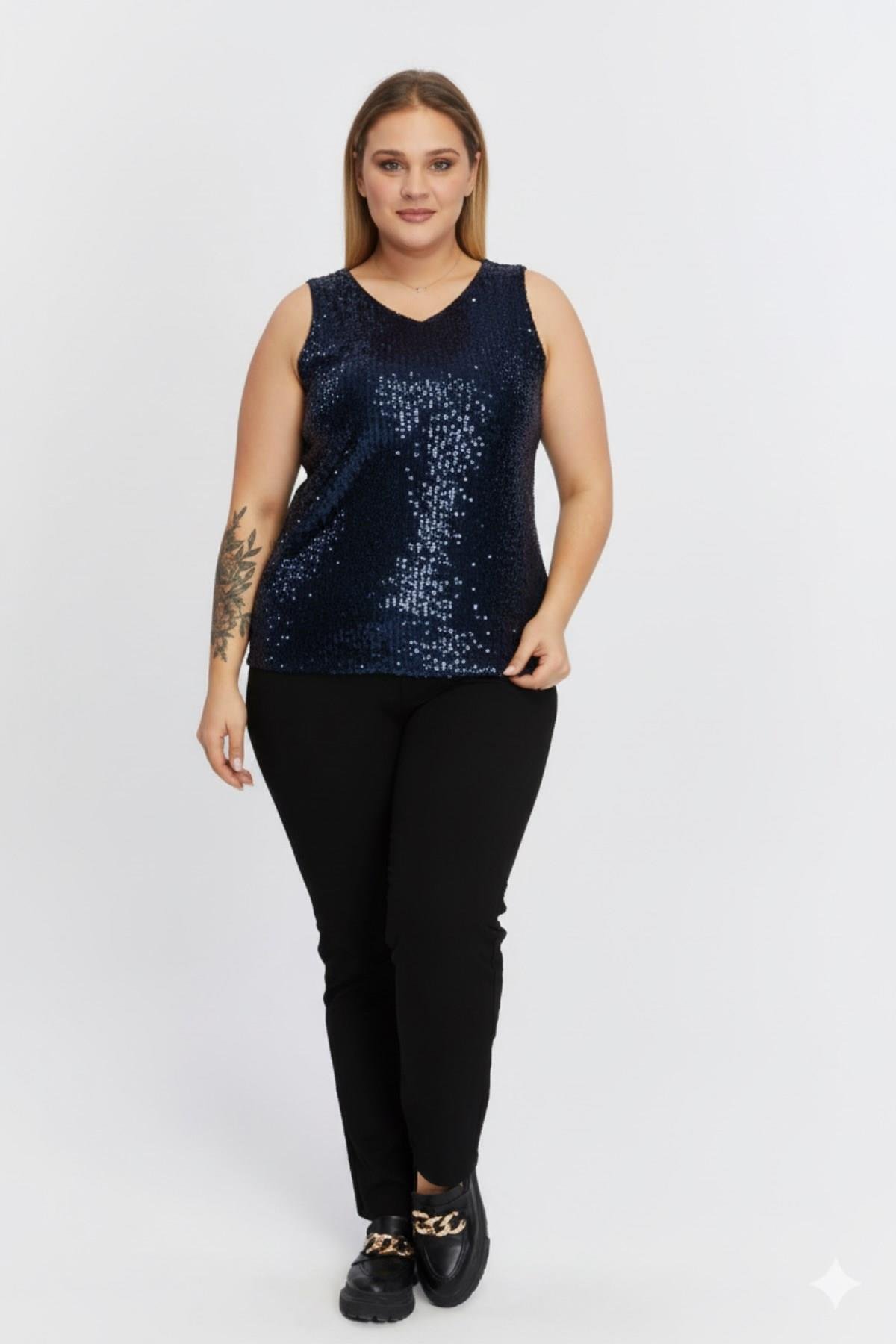 Pul Payetli Büyük Beden Sıfır Kol Lacivert Bluz - RMG