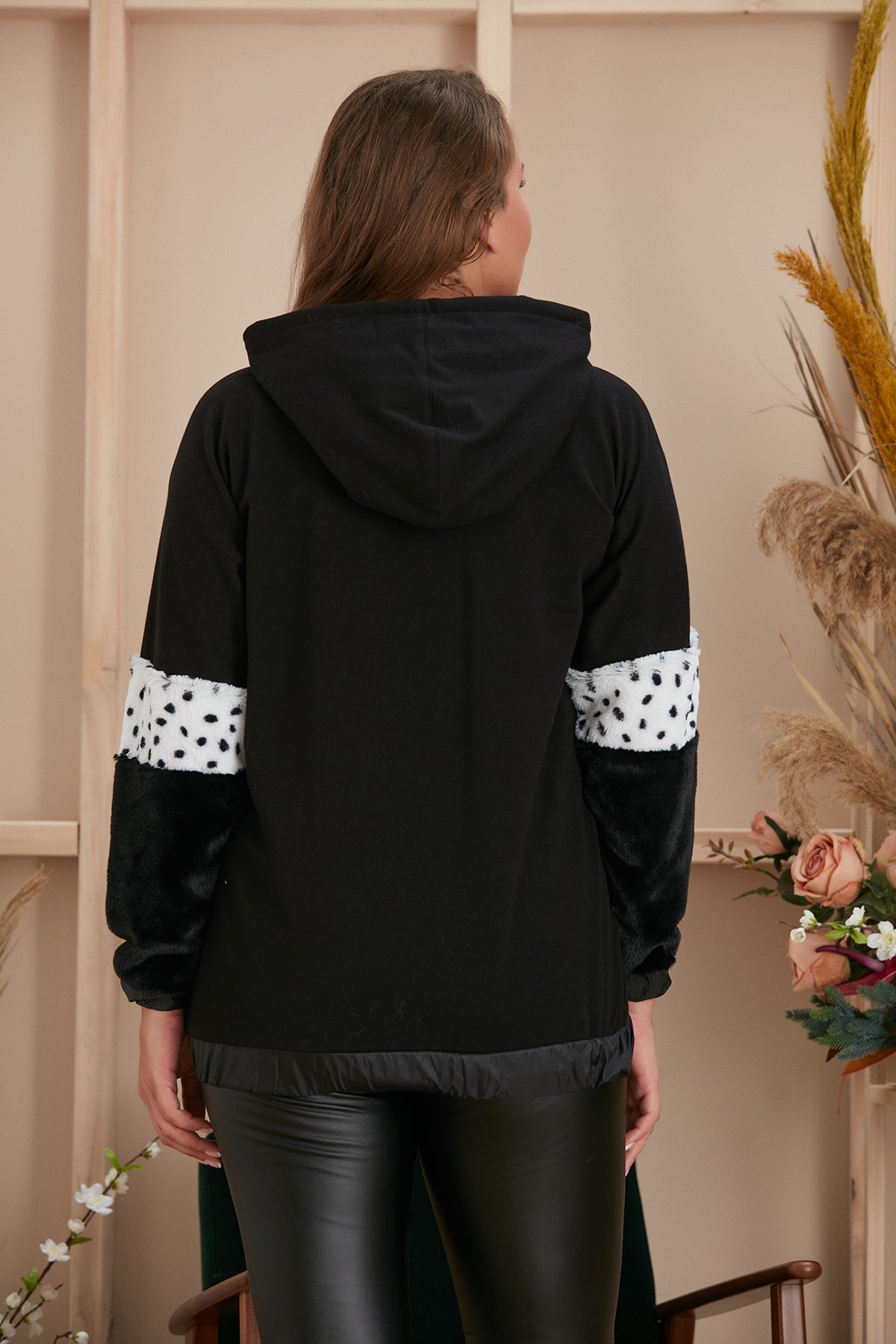 Rmg Kol ve Cep Peluş Detaylı Taş Baskılı Büyük Beden Siyah Sweatshirt