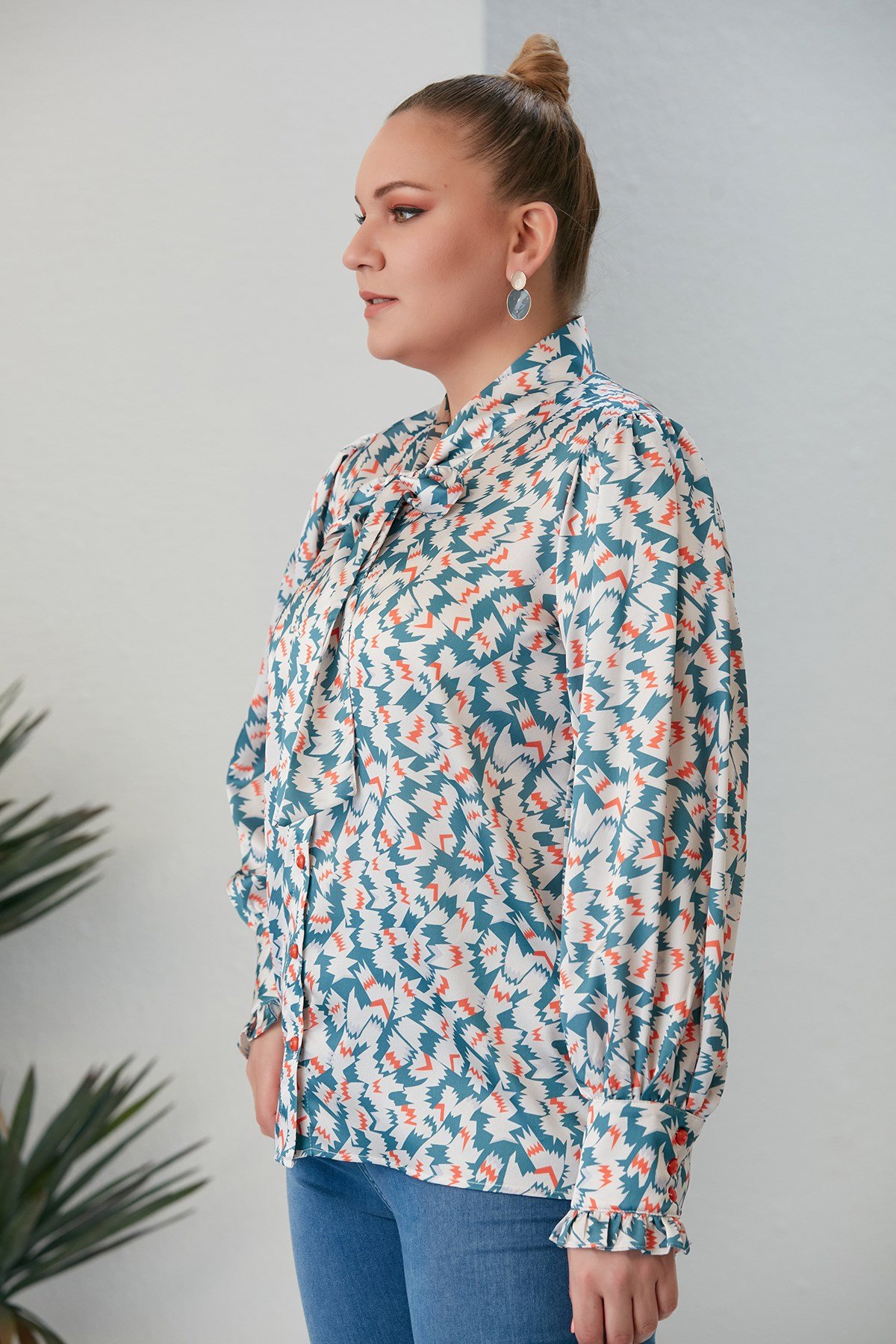 Rmg Kol ve Yaka Detaylı Desenli Büyük Beden Petrol Gömlek