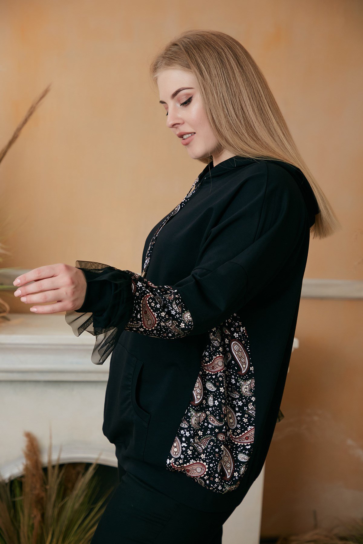 Rmg Kolları Tül Detaylı Garnili Büyük Beden Siyah Sweatshirt