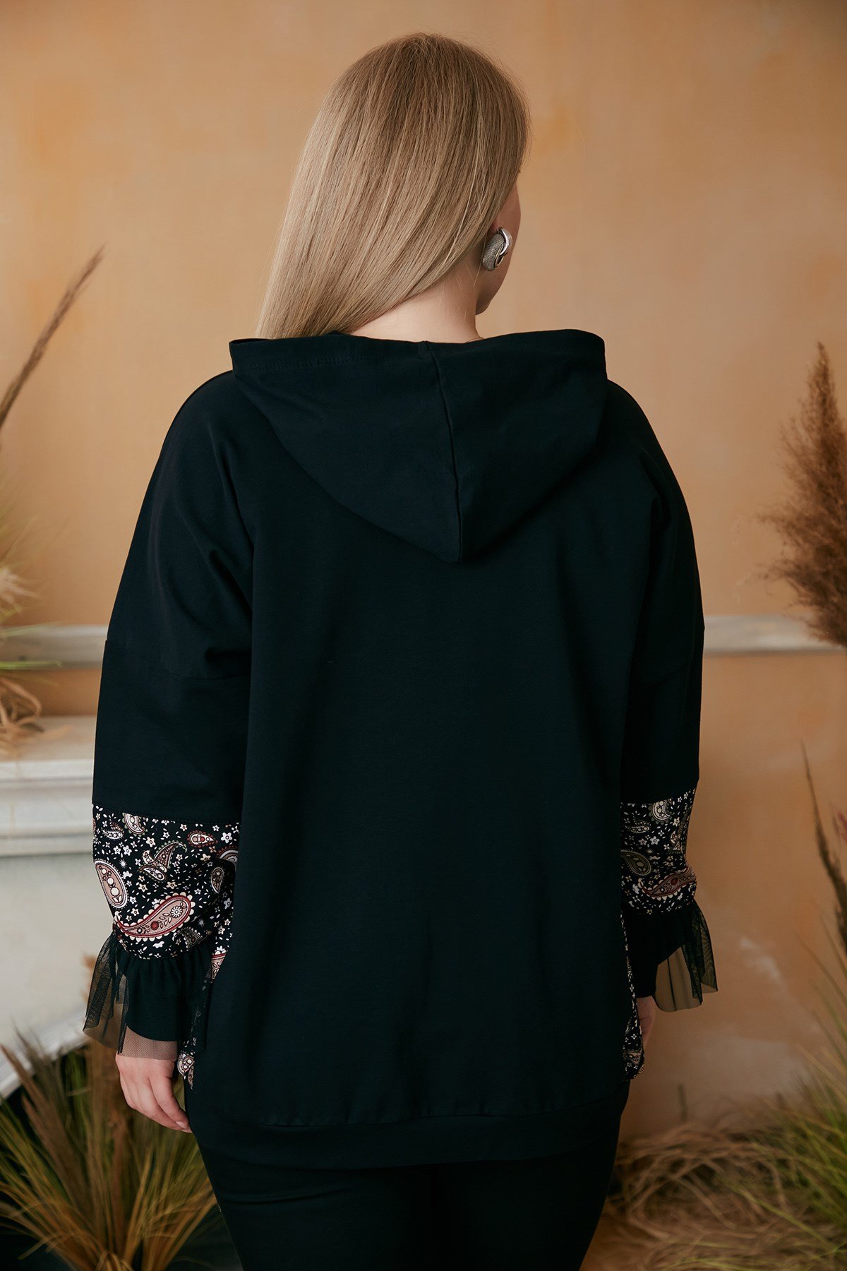 Rmg Kolları Tül Detaylı Garnili Büyük Beden Siyah Sweatshirt