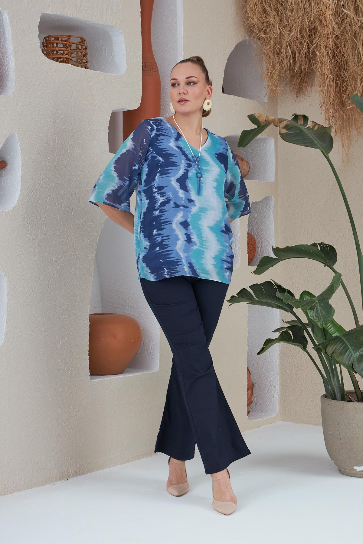 Rmg Kolye Detaylı Desenli Büyük Beden İndigo Bluz