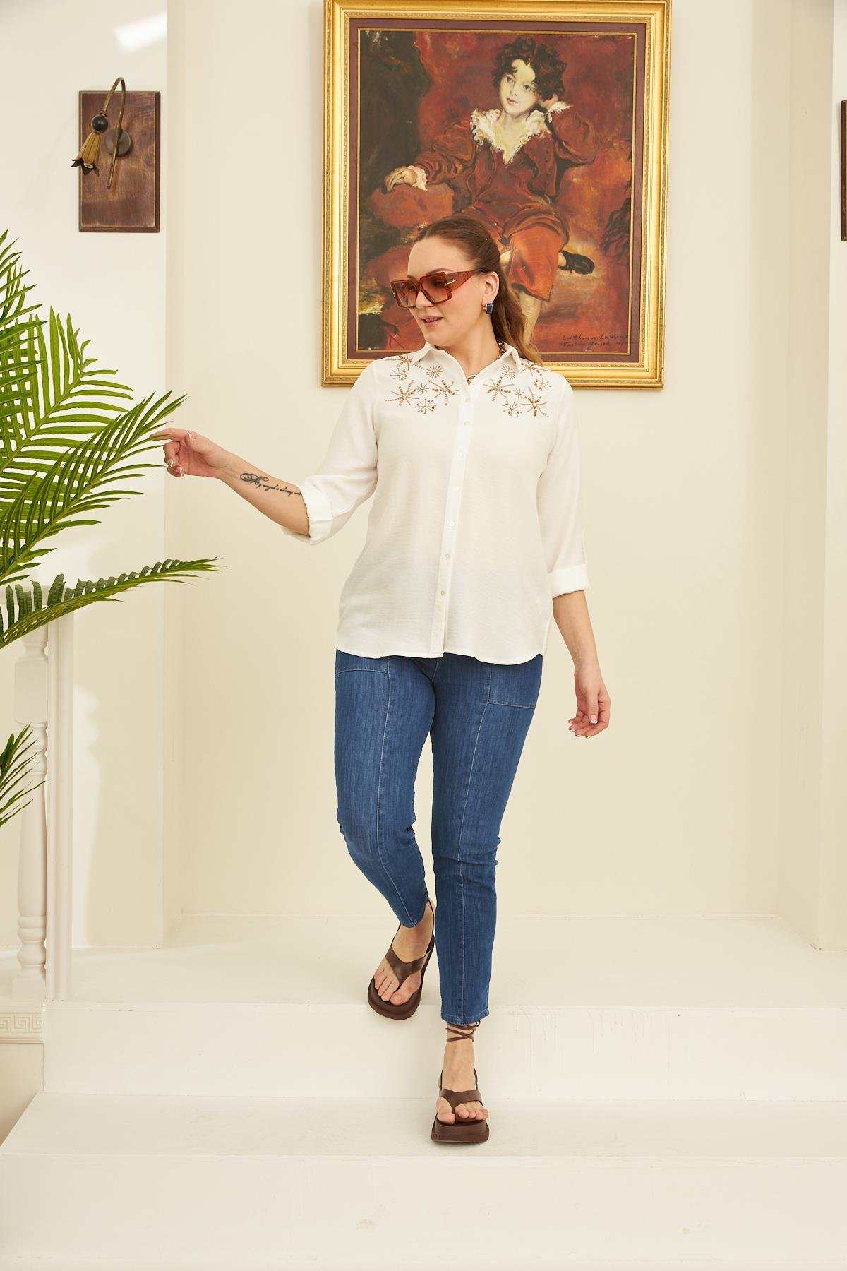 Rmg Nakış ve Bocuk Detaylı Büyük Beden Beyaz Gömlek