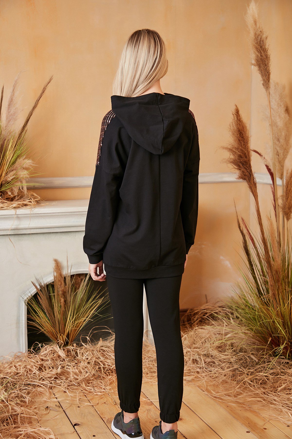 Rmg Omuz Bronz Varak Detaylı Siyah Sweatshirt