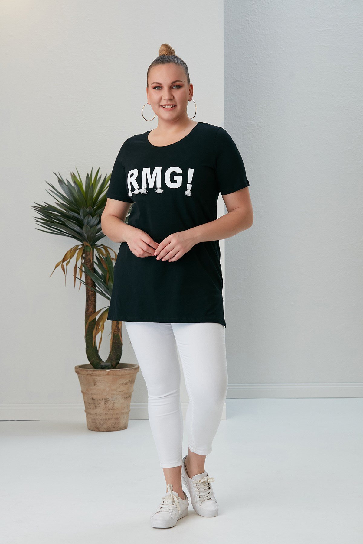 Rmg Püskül Detaylı Baskılı Büyük Beden Siyah Tişört