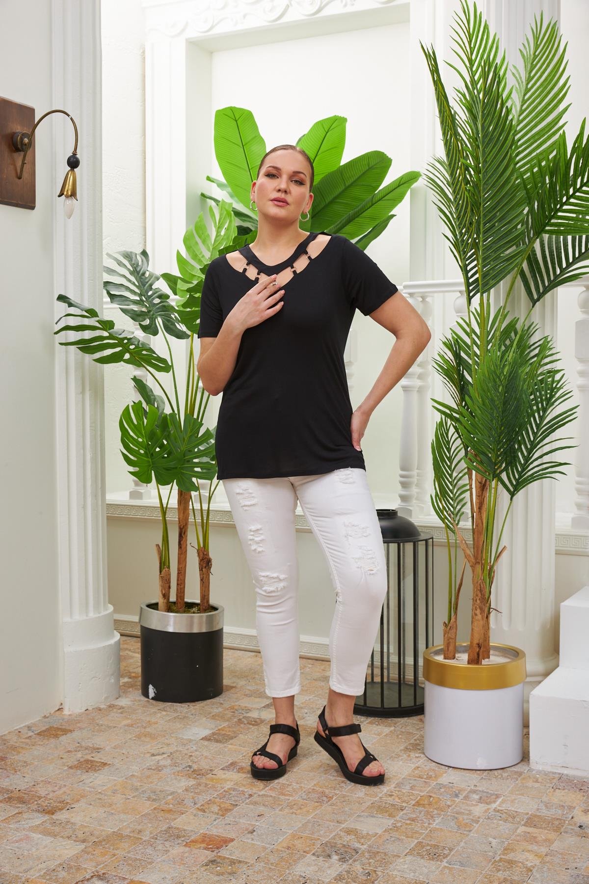 Rmg Yaka Açık Halka Detaylı Büyük Beden Siyah Tişört