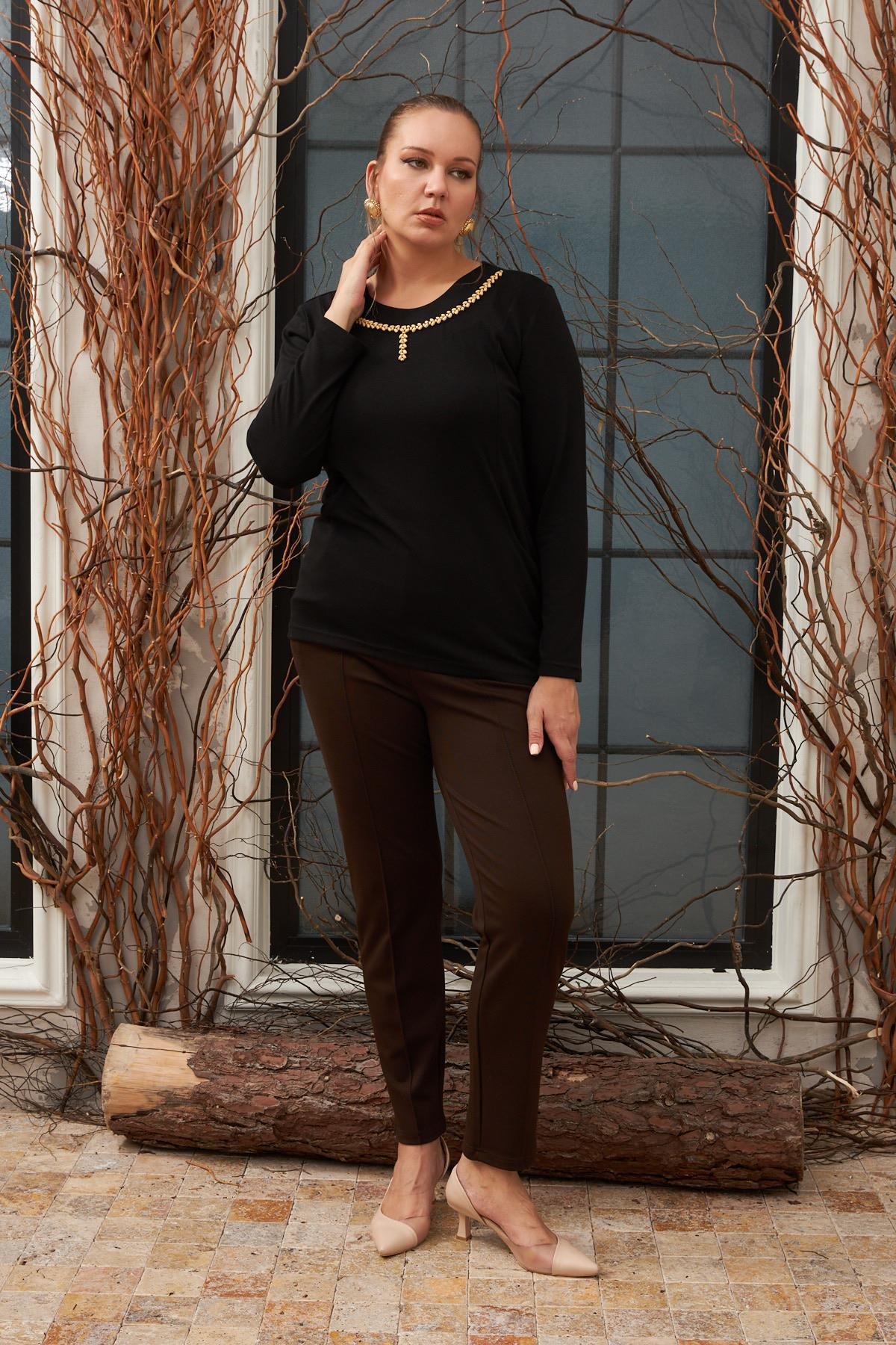 Rmg Yaka Aksesuarlı Büyük Beden Siyah Bluz