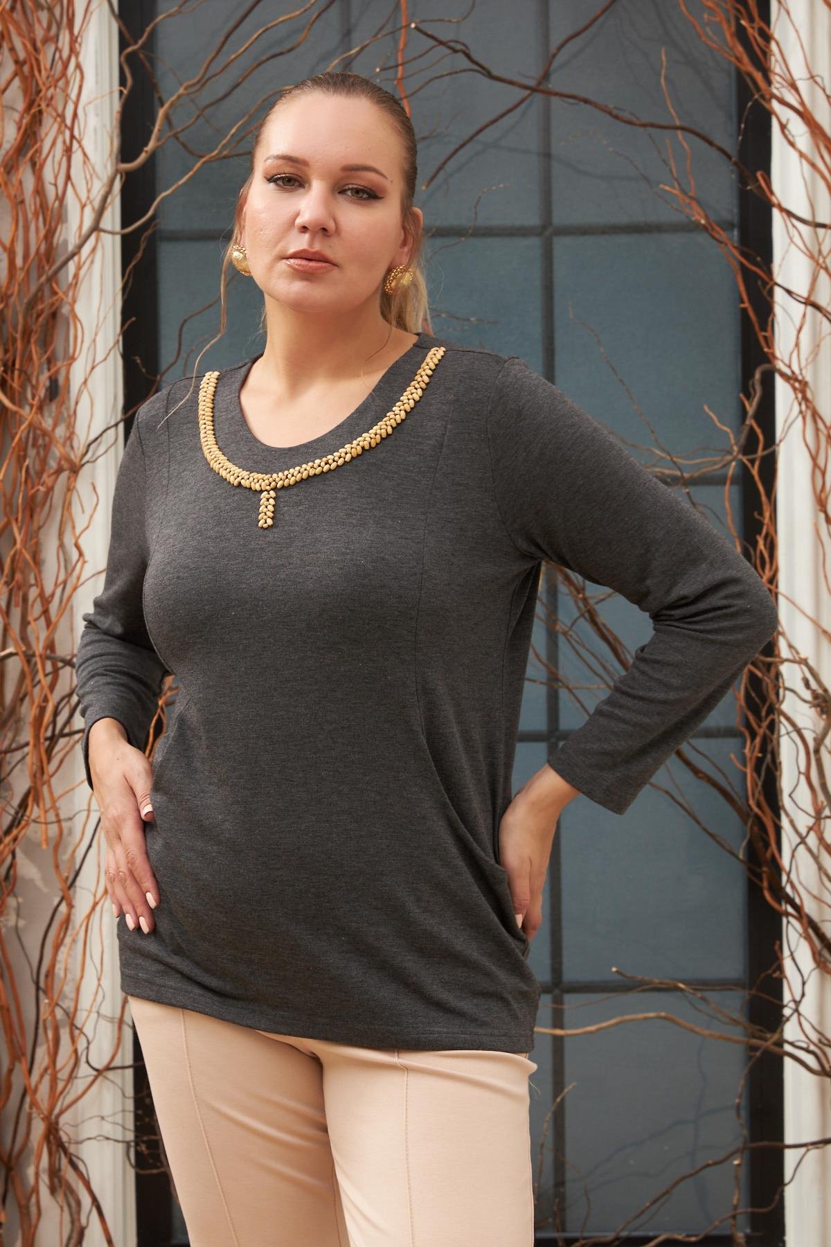 Rmg Yaka Aksesuarlı Cepli Büyük Beden Füme Bluz