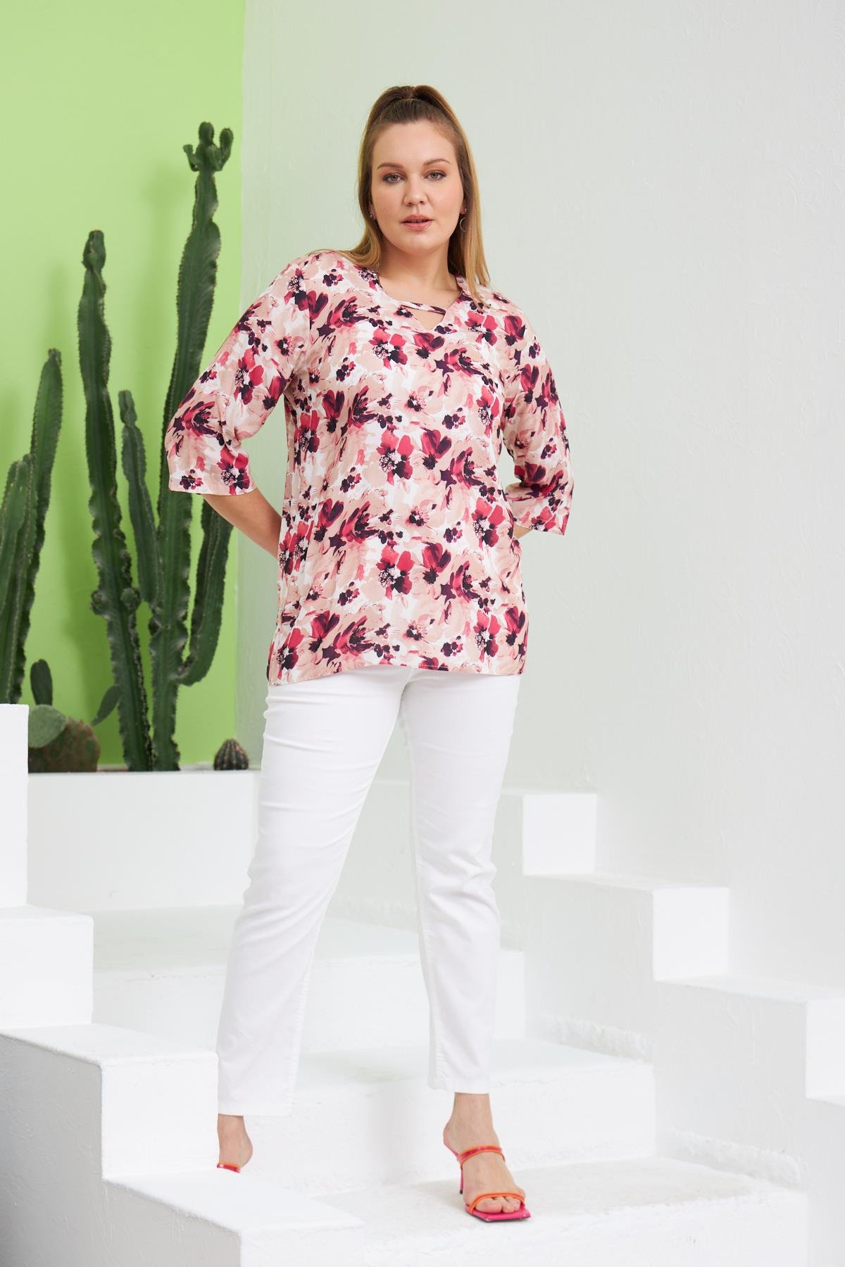 Rmg Yaka Detaylı Çiçek Desenli Büyük Beden Pudra Bluz