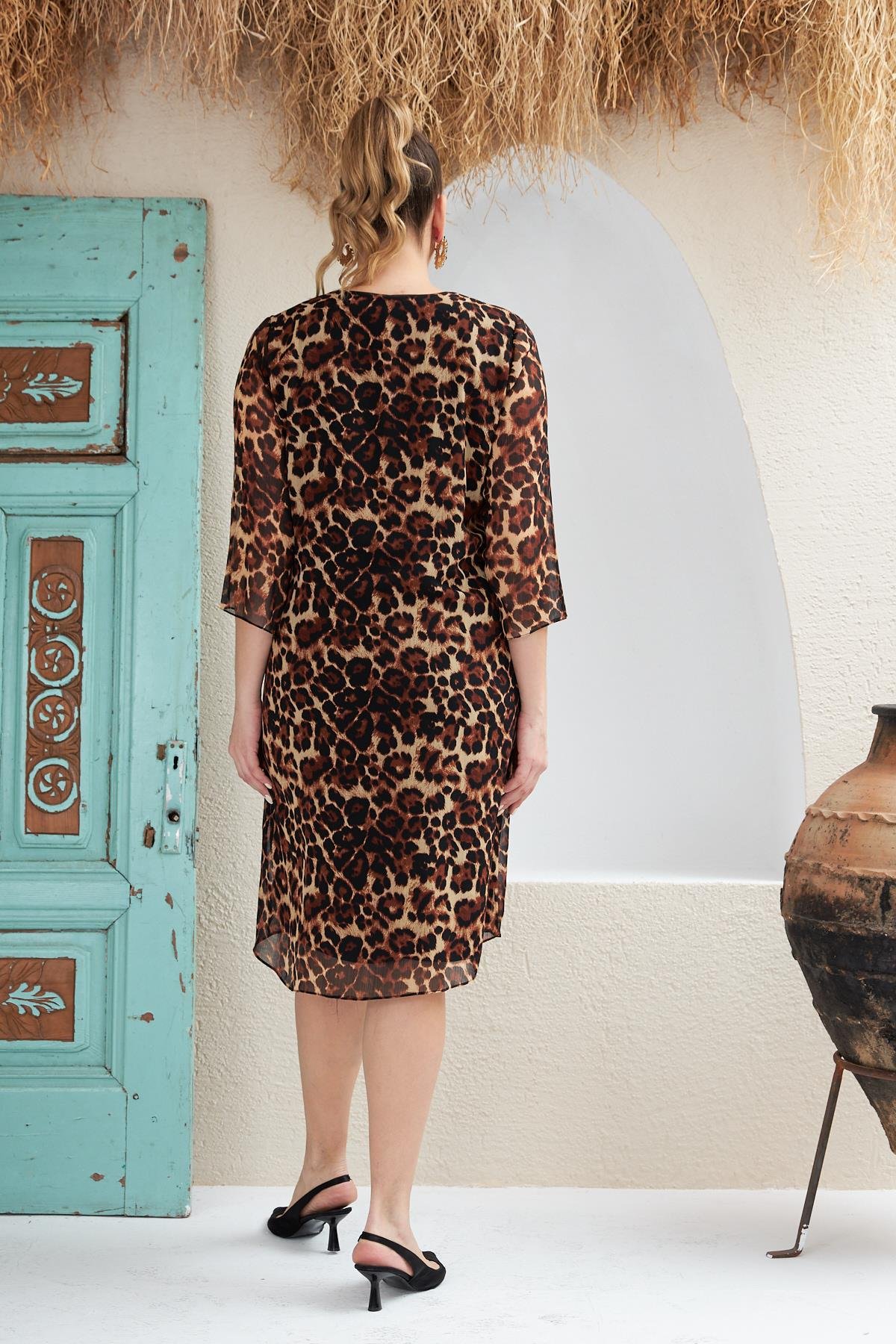 Rmg Yaka Taş Detaylı Leopar Desenli Büyük Beden Vizon Elbise 