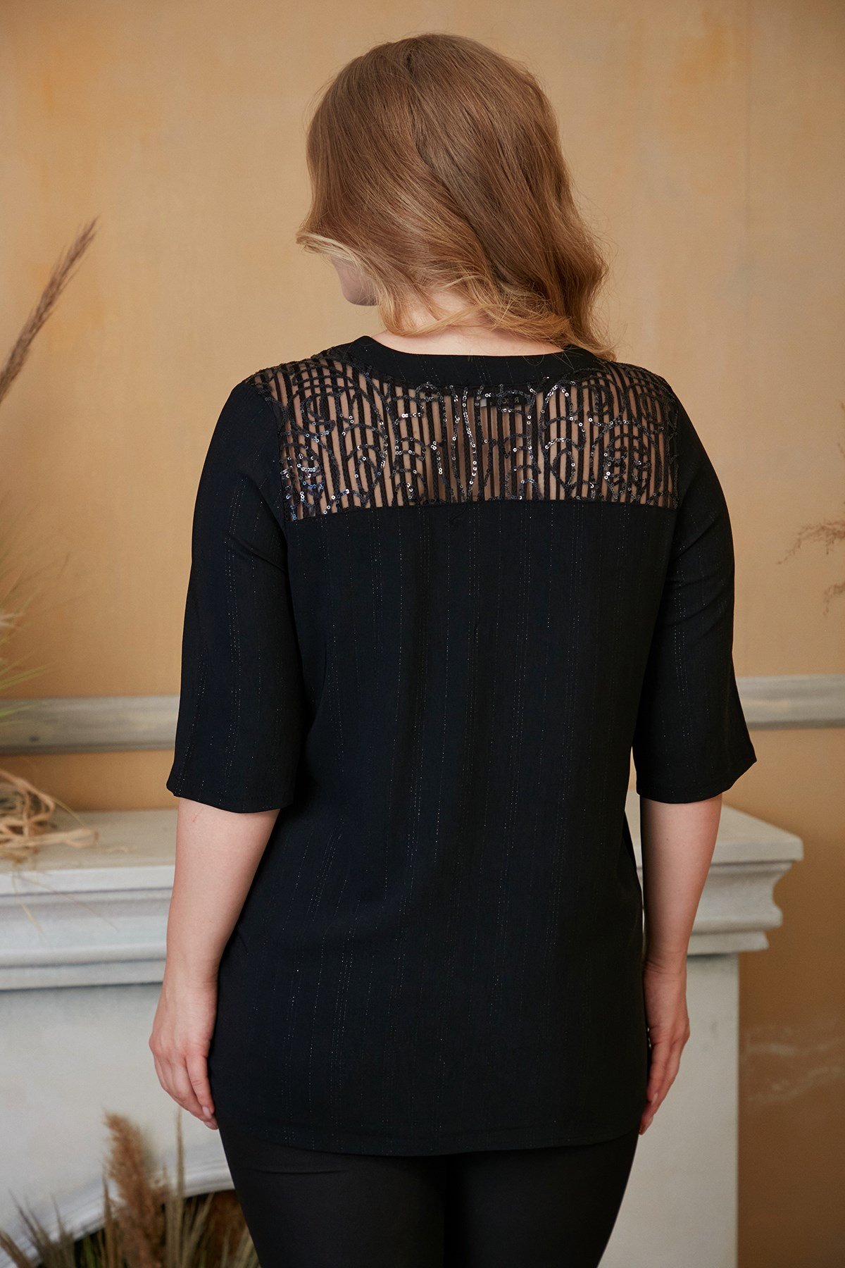 Rmg Yaka Ve Sırt Pul Payet Detaylı Büyük Beden Siyah Bluz