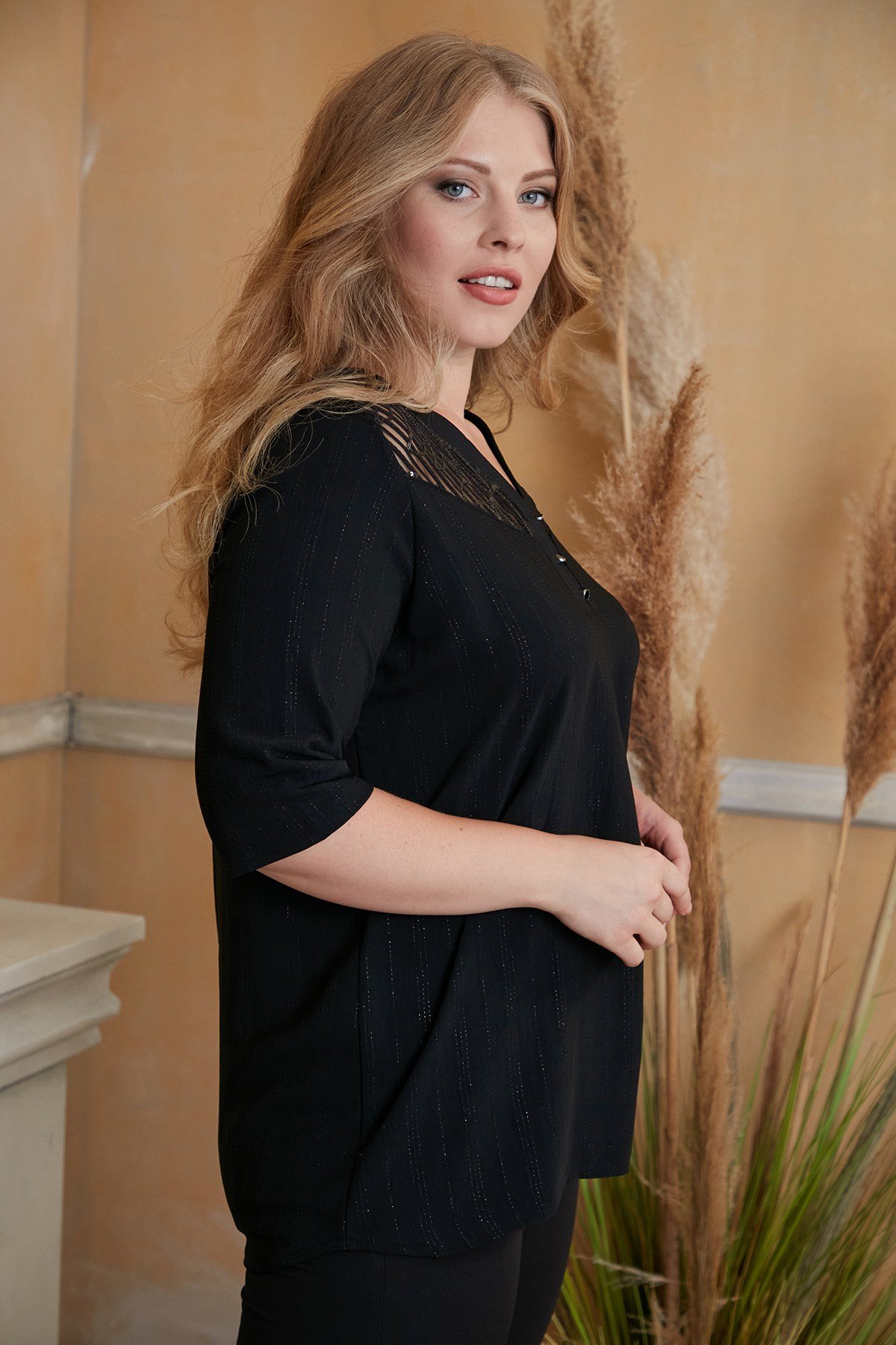 Rmg Yaka Ve Sırt Pul Payet Detaylı Büyük Beden Siyah Bluz