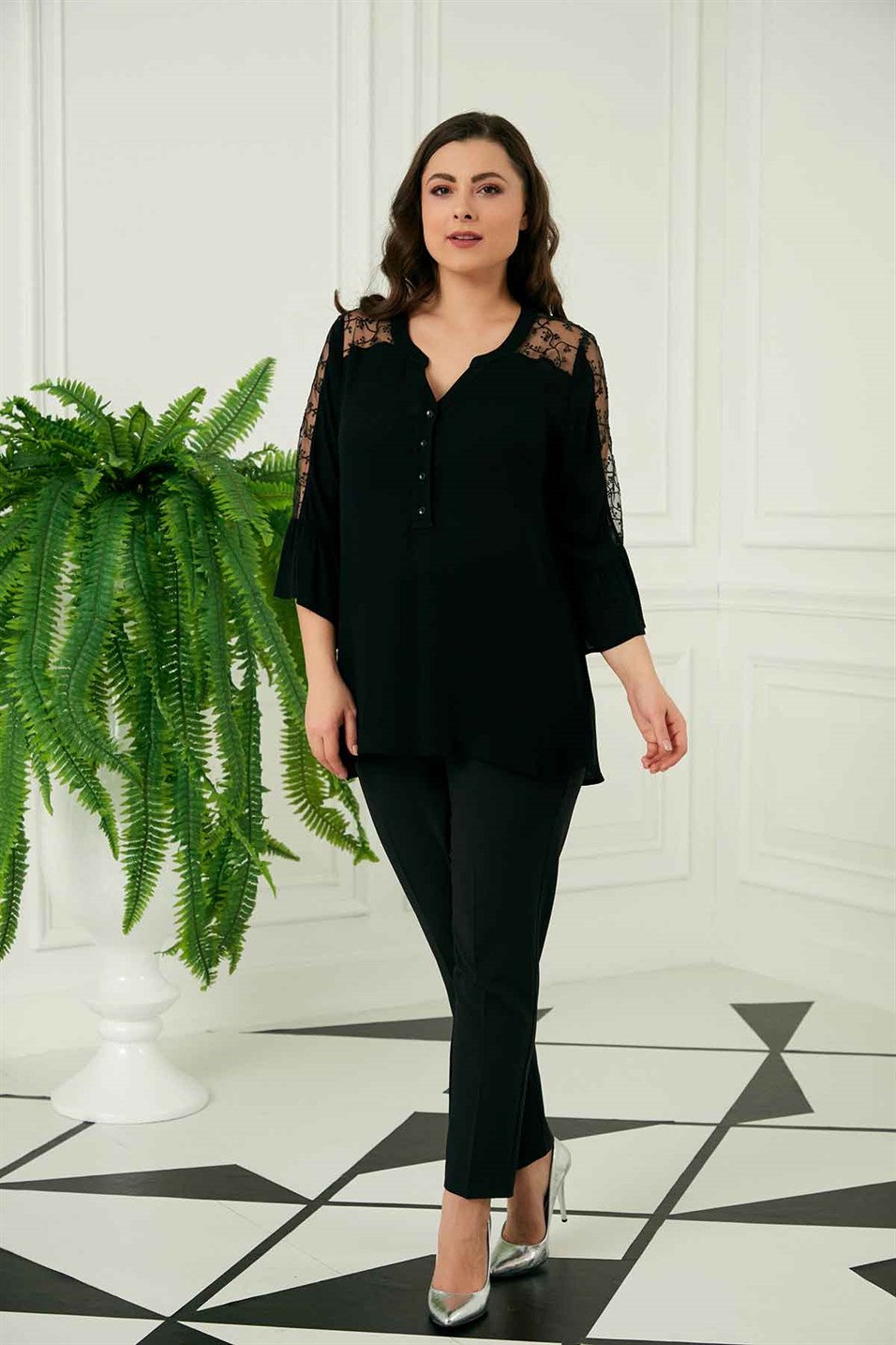 RMG Yaprak Dantelli Büyük Beden Siyah Bluz