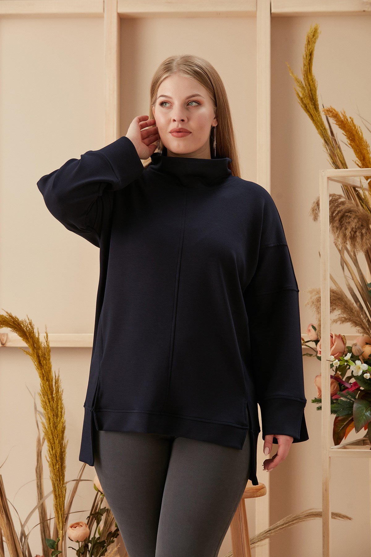 Rmg Yırtmaç Detaylı Boğazlı Lacivert Büyük Beden Sweatshirt