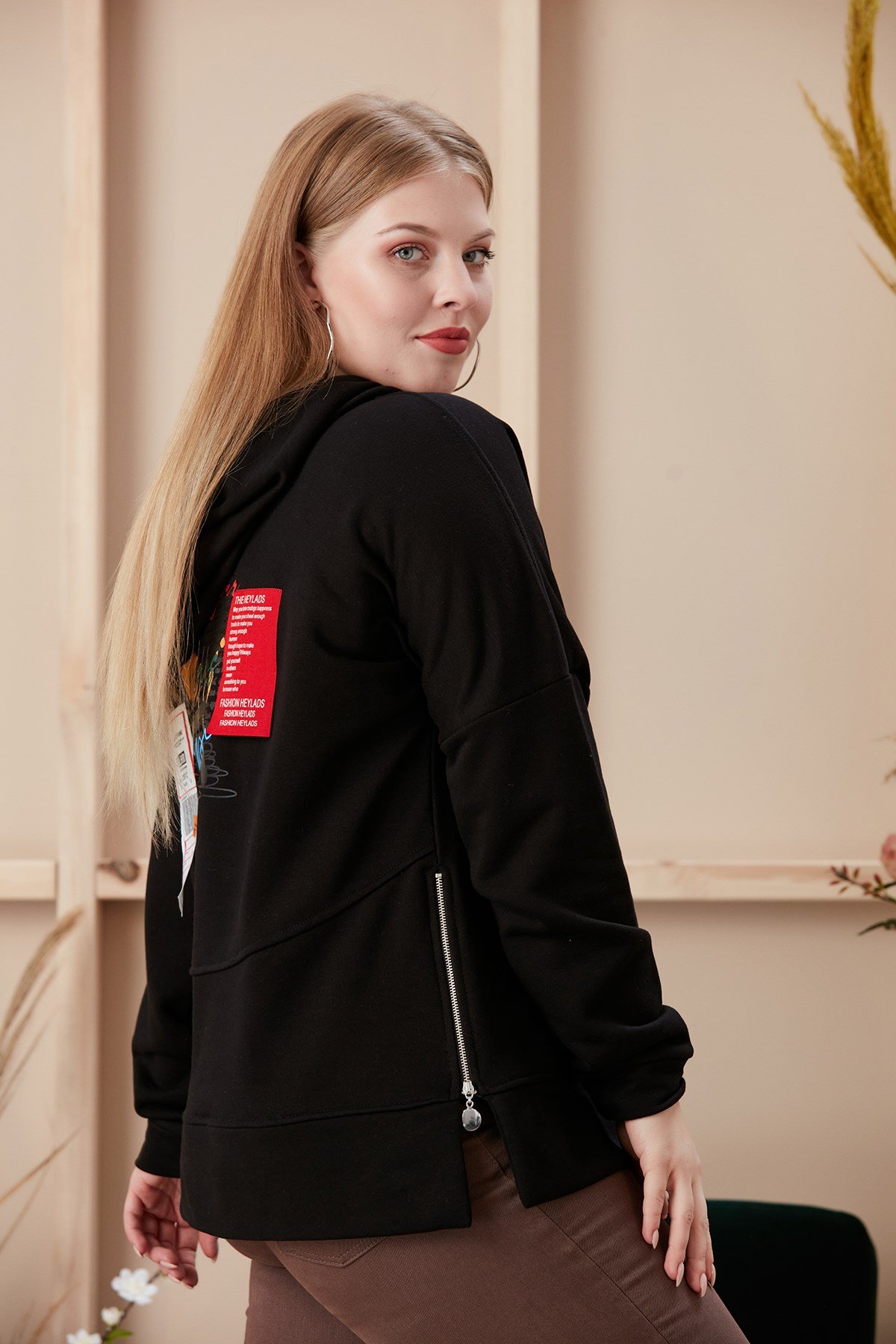Rmg Yırtmaç Detaylı Sırtı Desenli Büyük Beden Siyah Sweatshirt