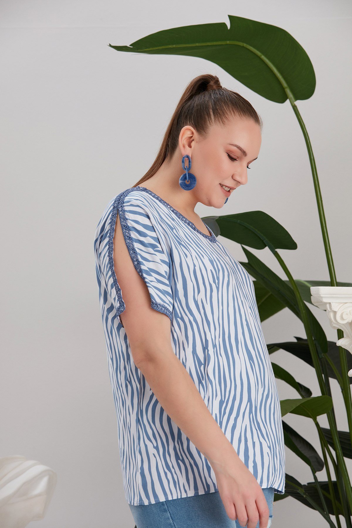Rmg Zebra Desenli Kol Ve Yaka Detaylı Büyük Beden İndigo Bluz