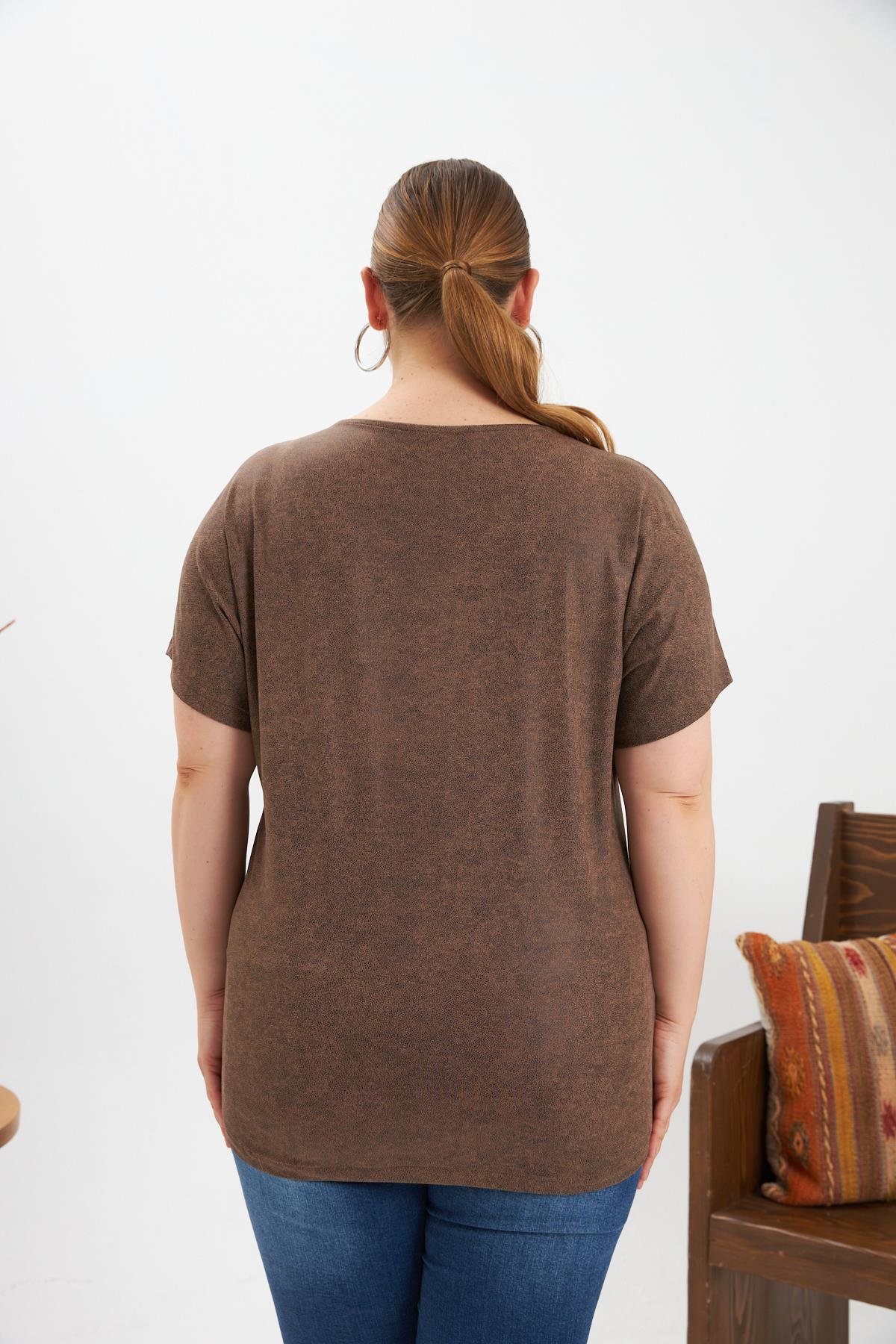 Şerit Ve Zımba Detaylı Büyük Beden Kadın Bluz Vizon