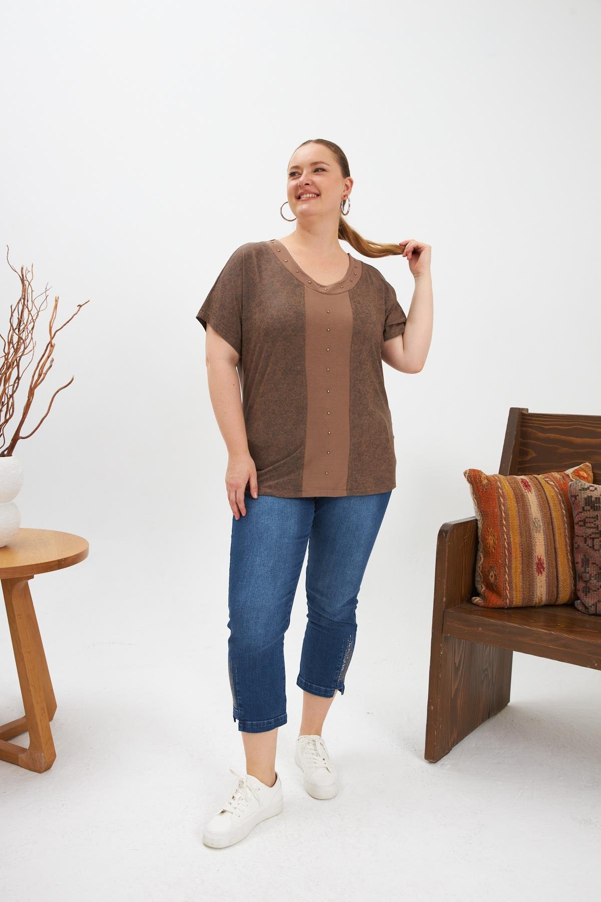 Şerit Ve Zımba Detaylı Büyük Beden Kadın Bluz Vizon