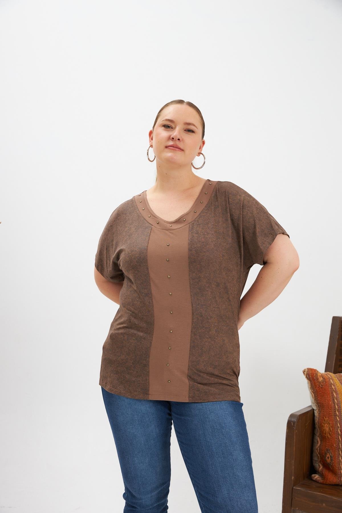 Şerit Ve Zımba Detaylı Büyük Beden Kadın Bluz Vizon