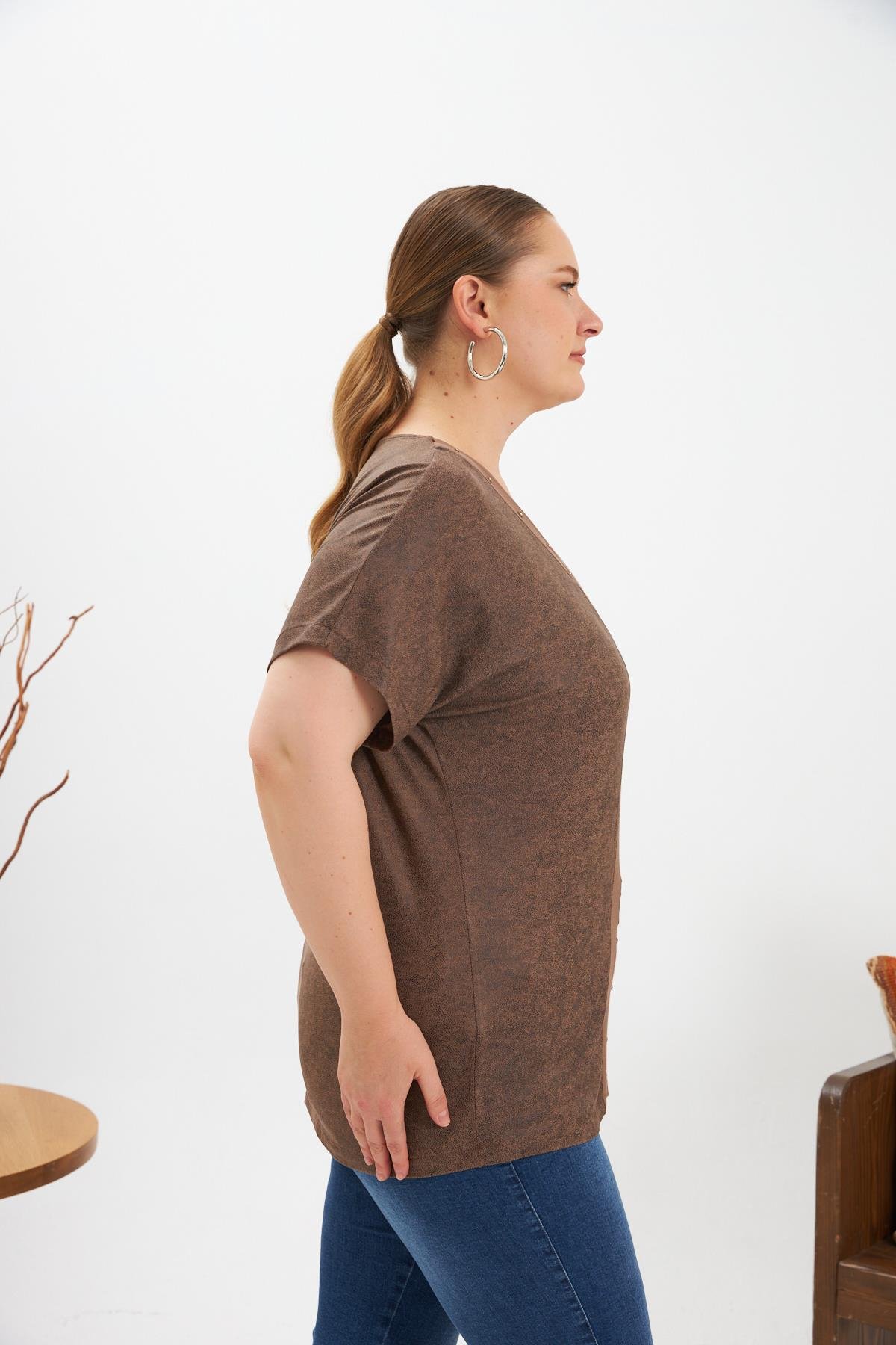 Şerit Ve Zımba Detaylı Büyük Beden Kadın Bluz Vizon