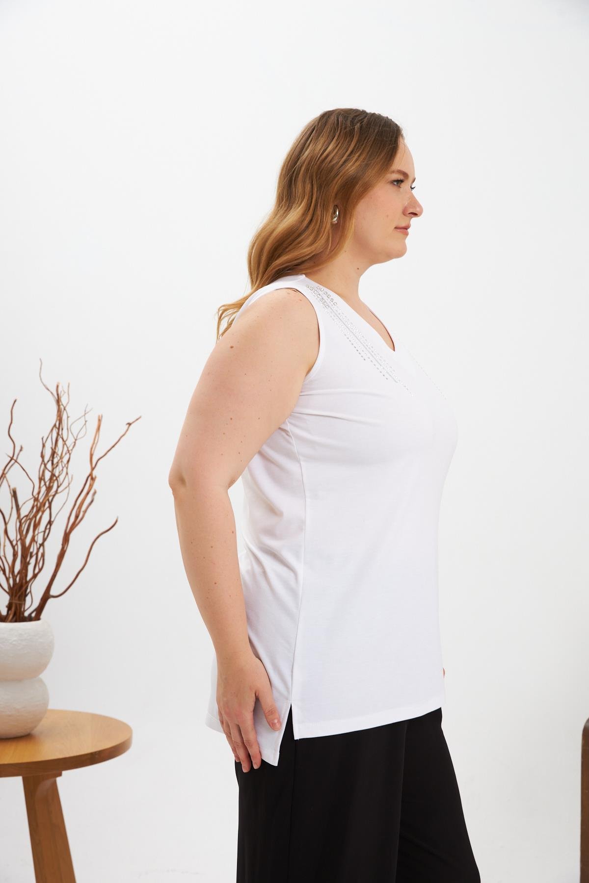 Taş Detaylı Büyük Beden Kolsuz Bluz Ekru