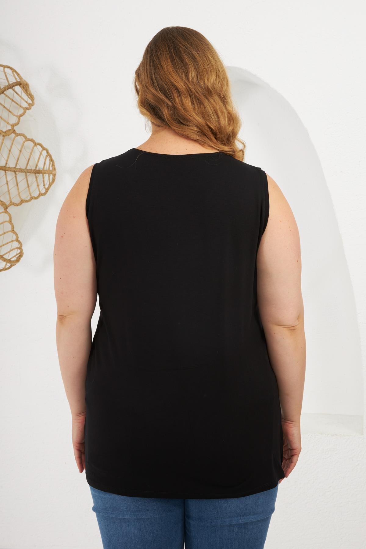 Taş Detaylı Büyük Beden Sıfır Kol Bluz Siyah