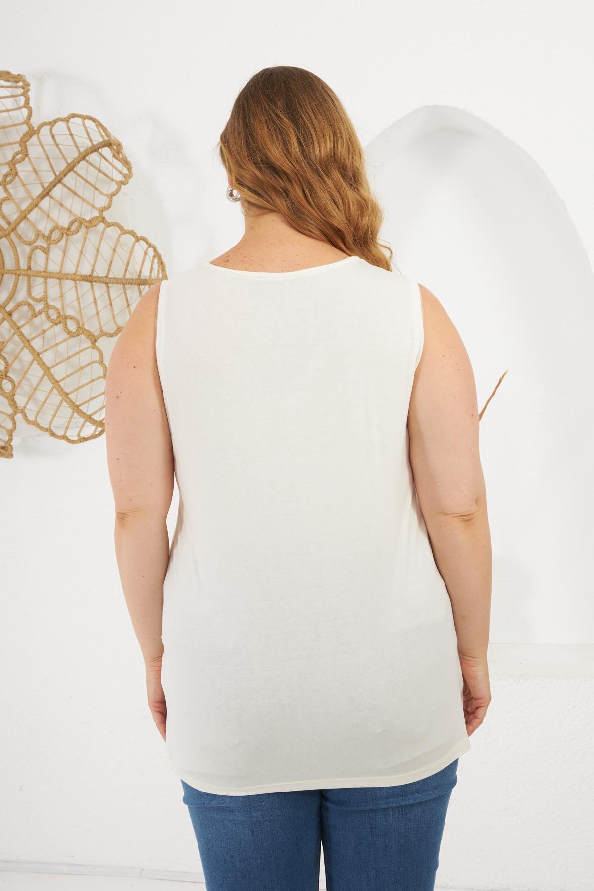 Taş Detaylı Büyük Beden Sıfır Kol Bluz Beyaz