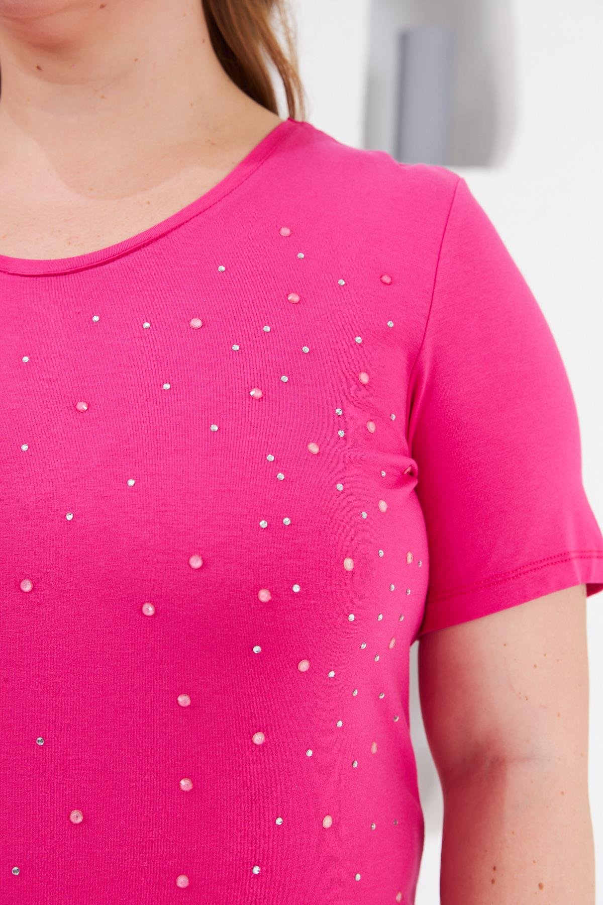 Taş İşlemeli Bisiklet Yaka Büyük Beden Tişört Fuşya