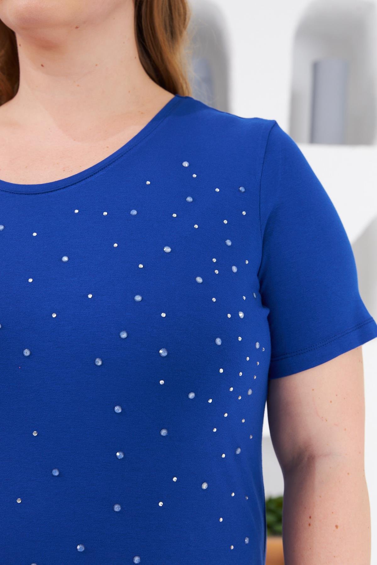 Taş İşlemeli Bisiklet Yaka Büyük Beden Tişört Saks