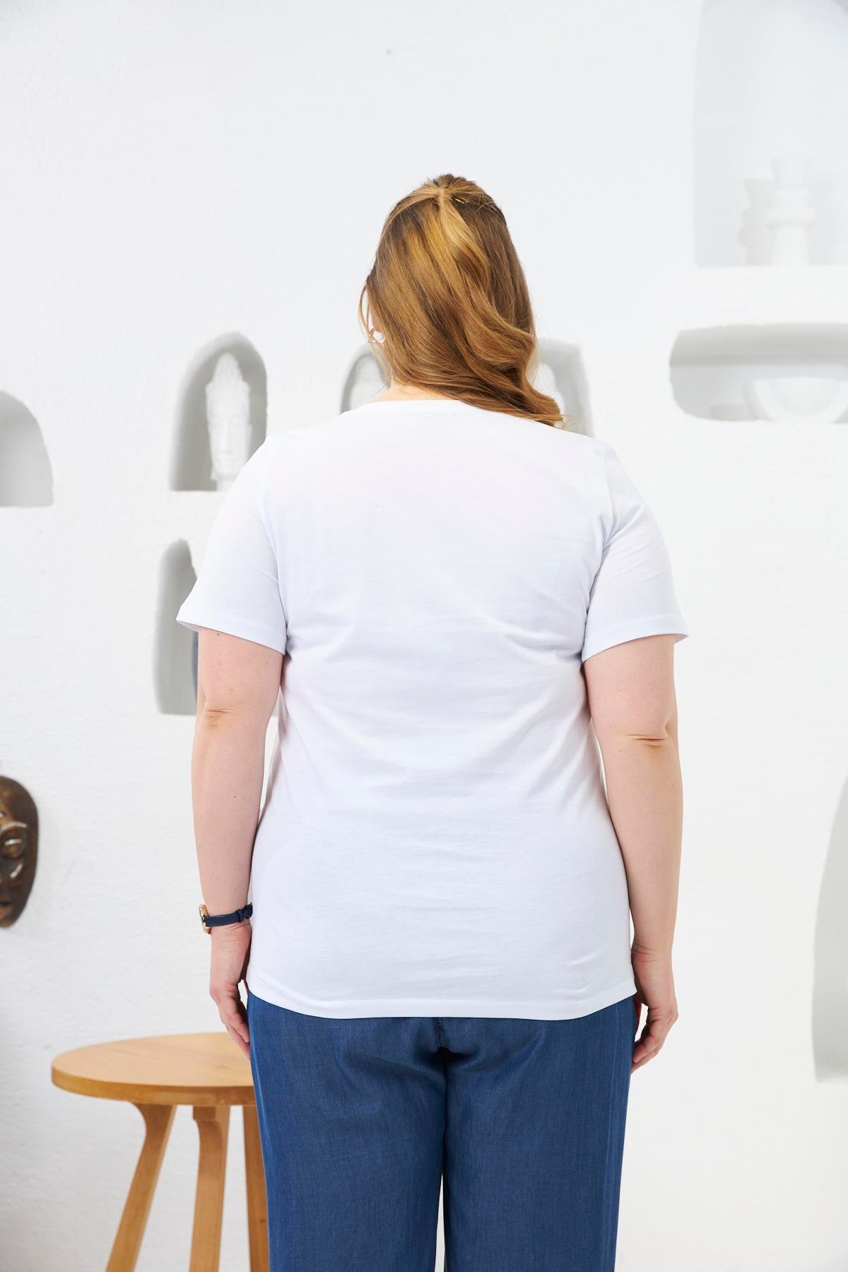 Taş İşlemeli Kiraz Desenli Büyük Beden Tişört Beyaz