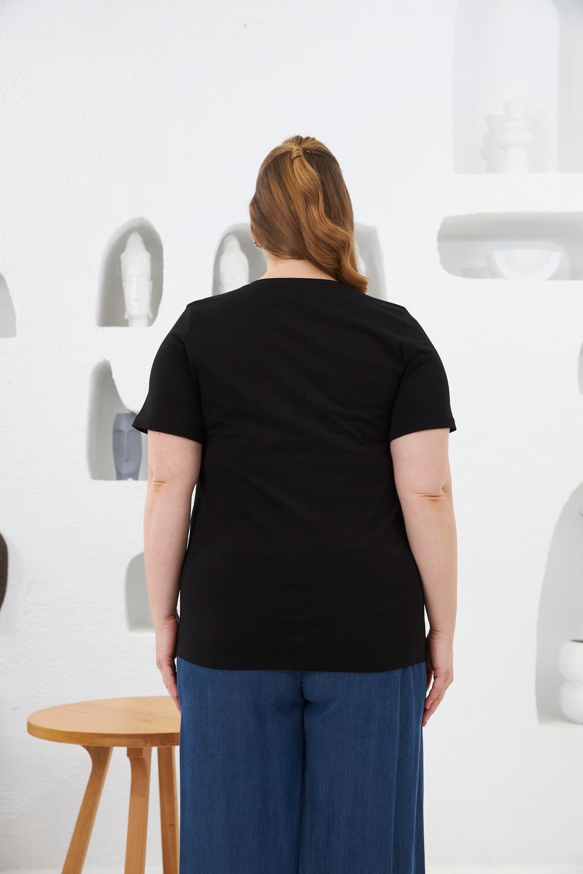 Taş İşlemeli Kiraz Desenli Büyük Beden Tişört Siyah