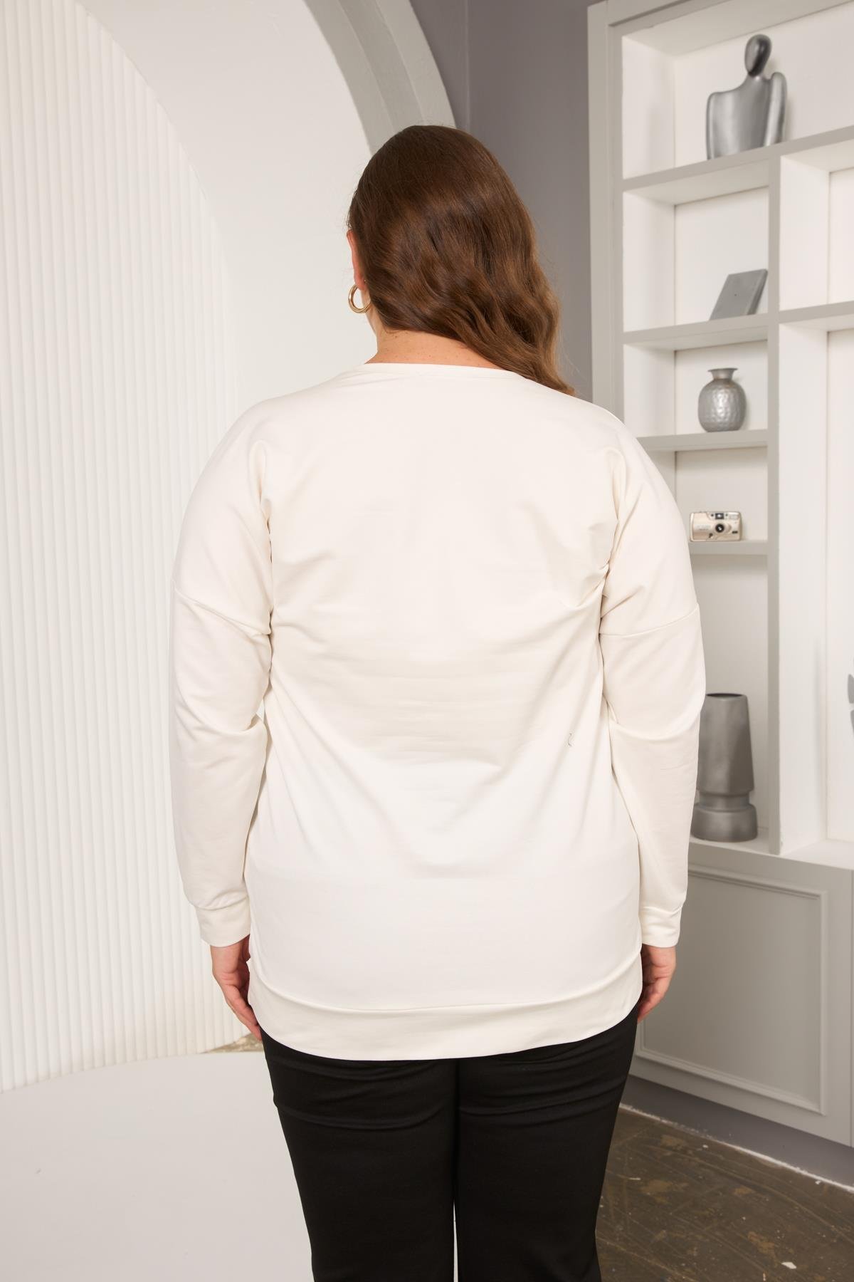 Taş Ve Nakışlı Büyük Beden Sweatshirt Beyaz