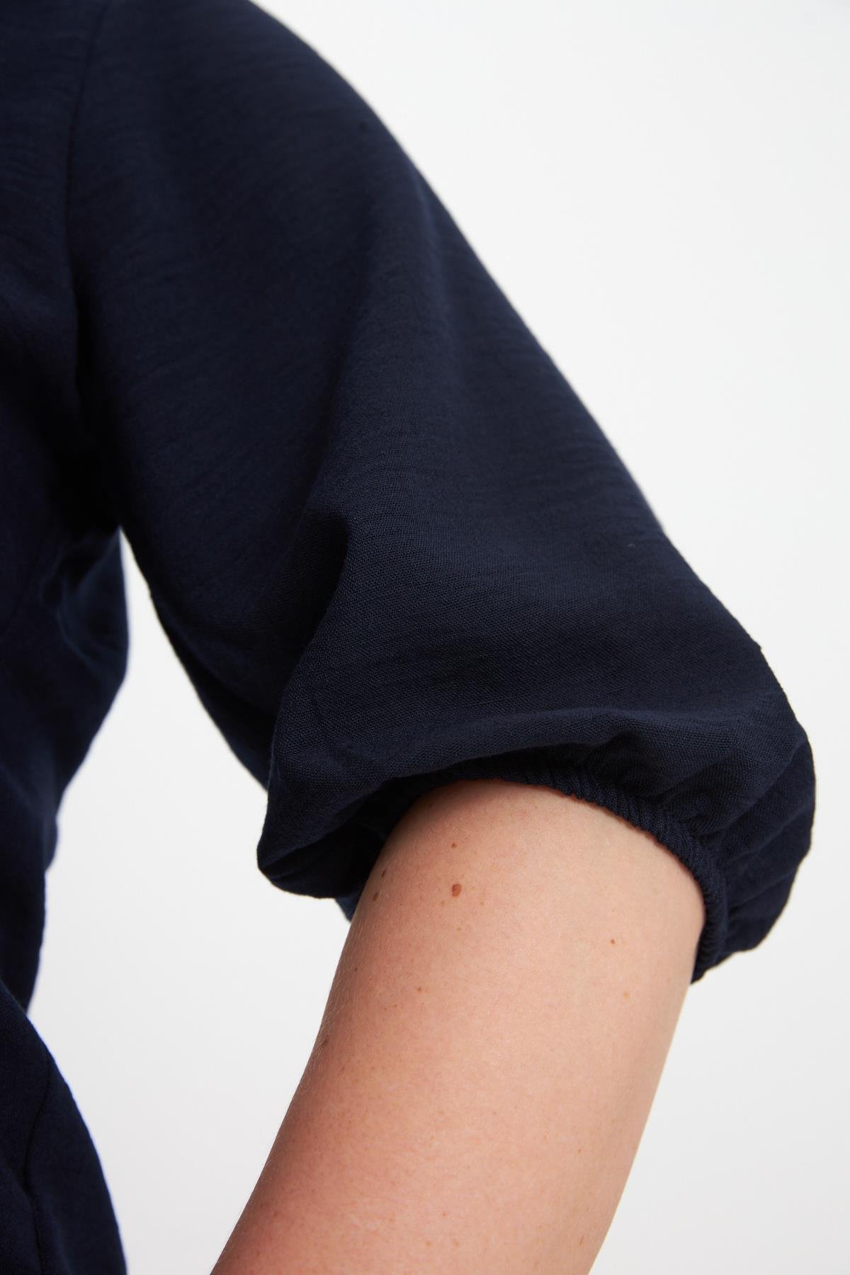 Volanlı V Yaka Kısa Kol Kadın Bluz Lacivert