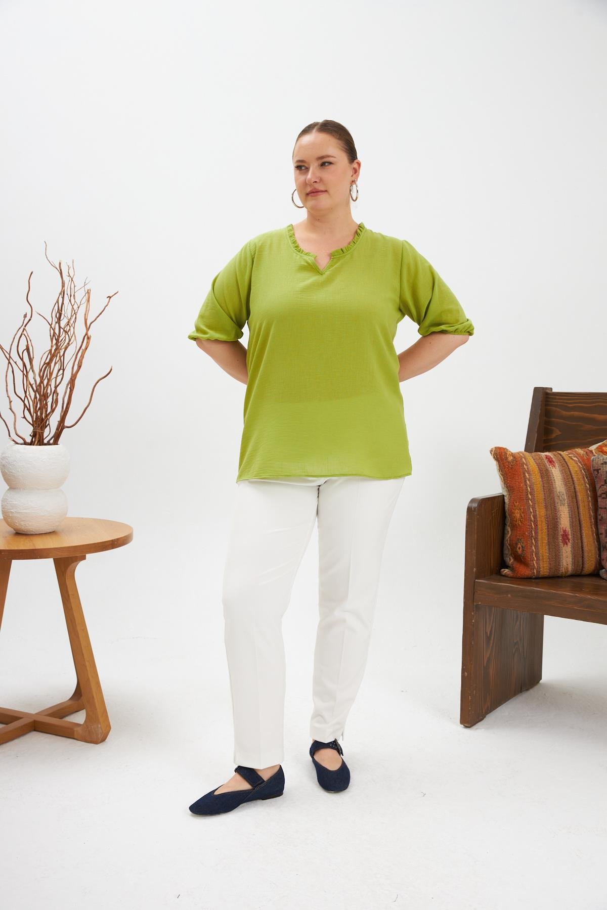 Volanlı V Yaka Kısa Kol Kadın Bluz Oliv